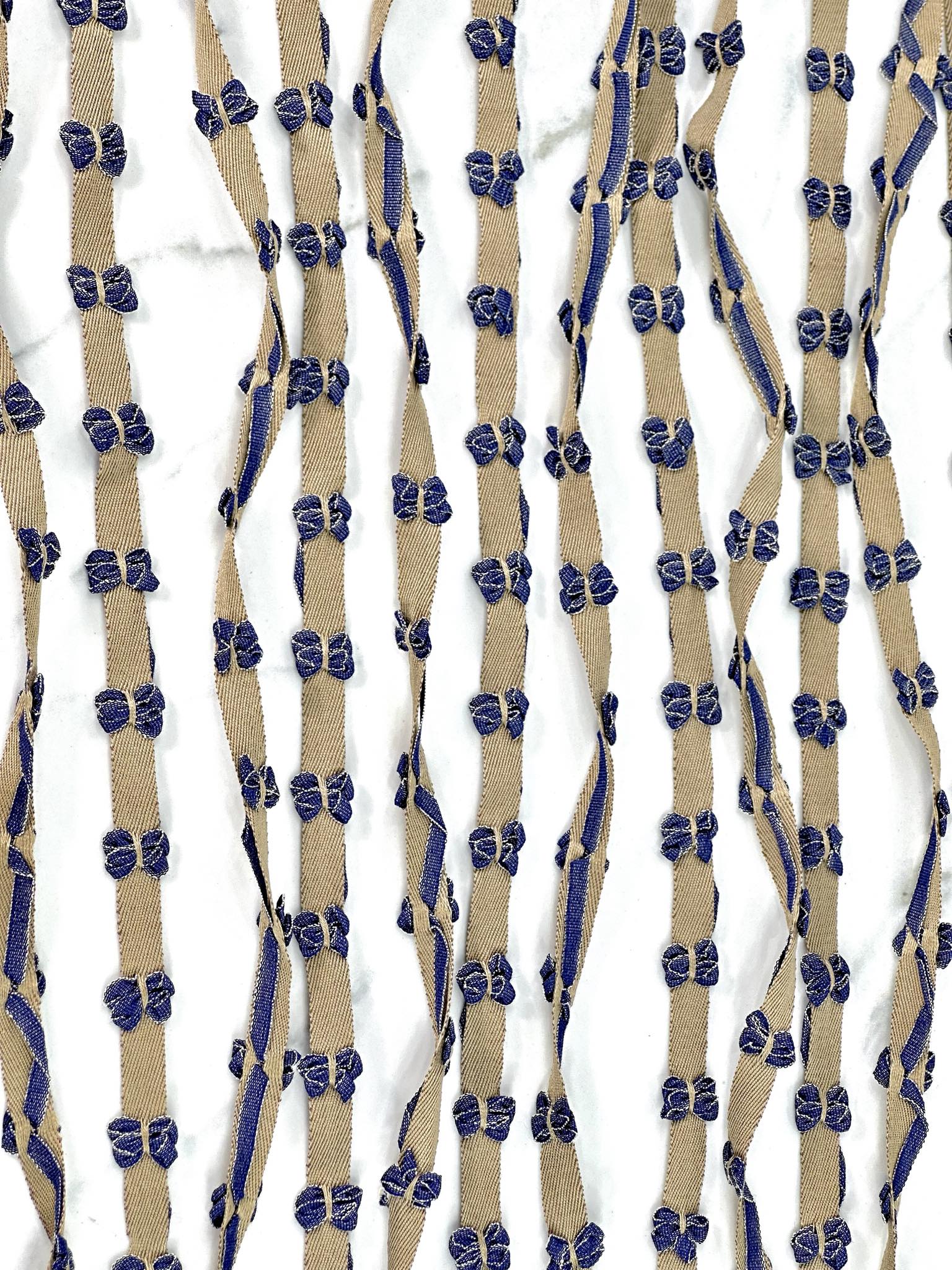 (TRIM) DENIM BOWS ON KHAKI STRIP