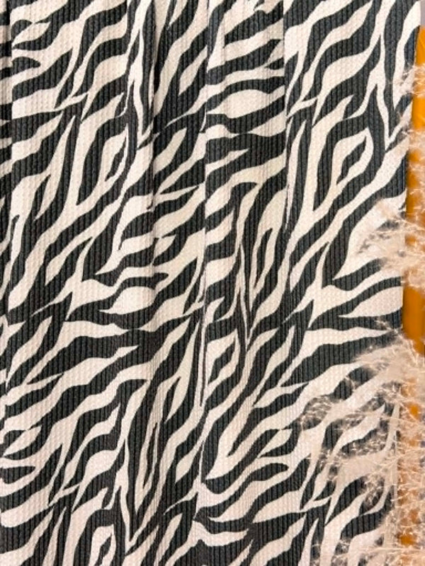 (URBAN RIB) BLACK ZEBRA ON OFF WHITE