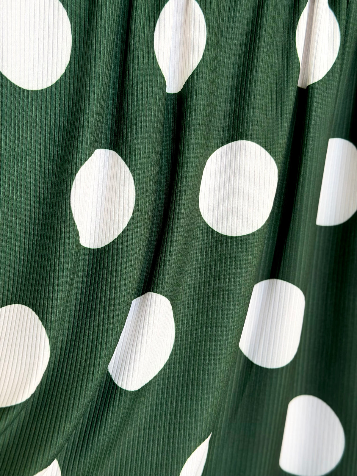 (4X2 YUMMY RIB) BIG OFF WHITE POLKA DOTS ON EVERGREEN