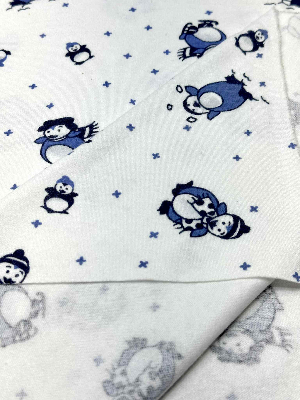 (COTTON KNIT) BLUE PENGUINS ON OFF WHITE