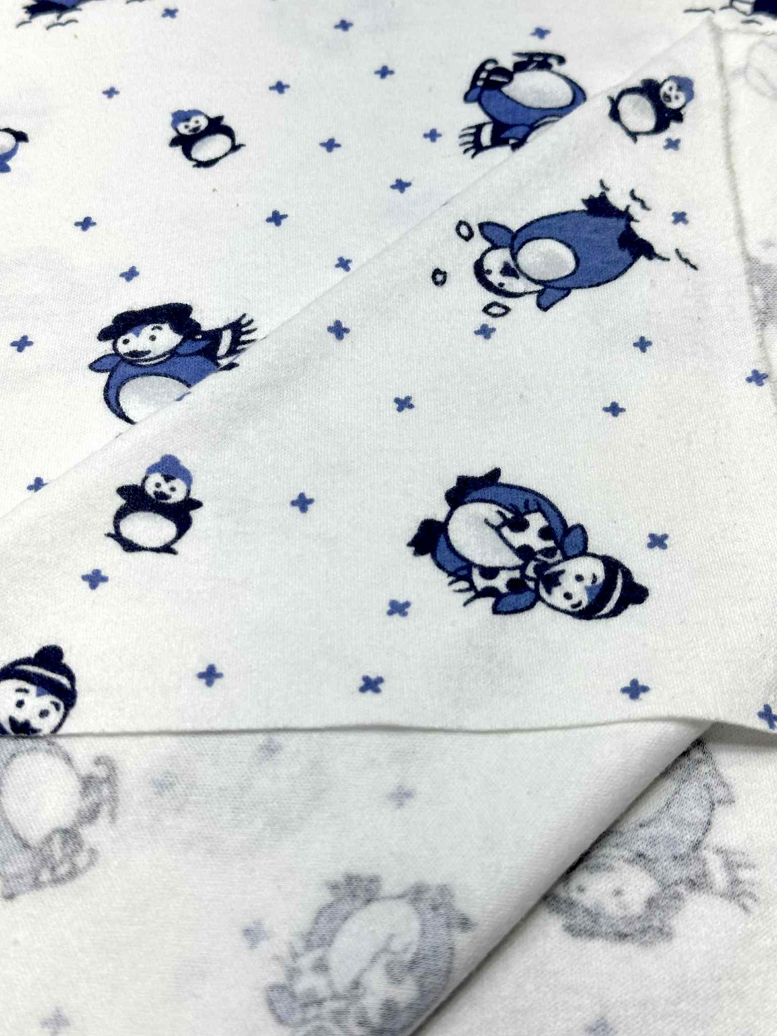 (COTTON KNIT) BLUE PENGUINS ON OFF WHITE