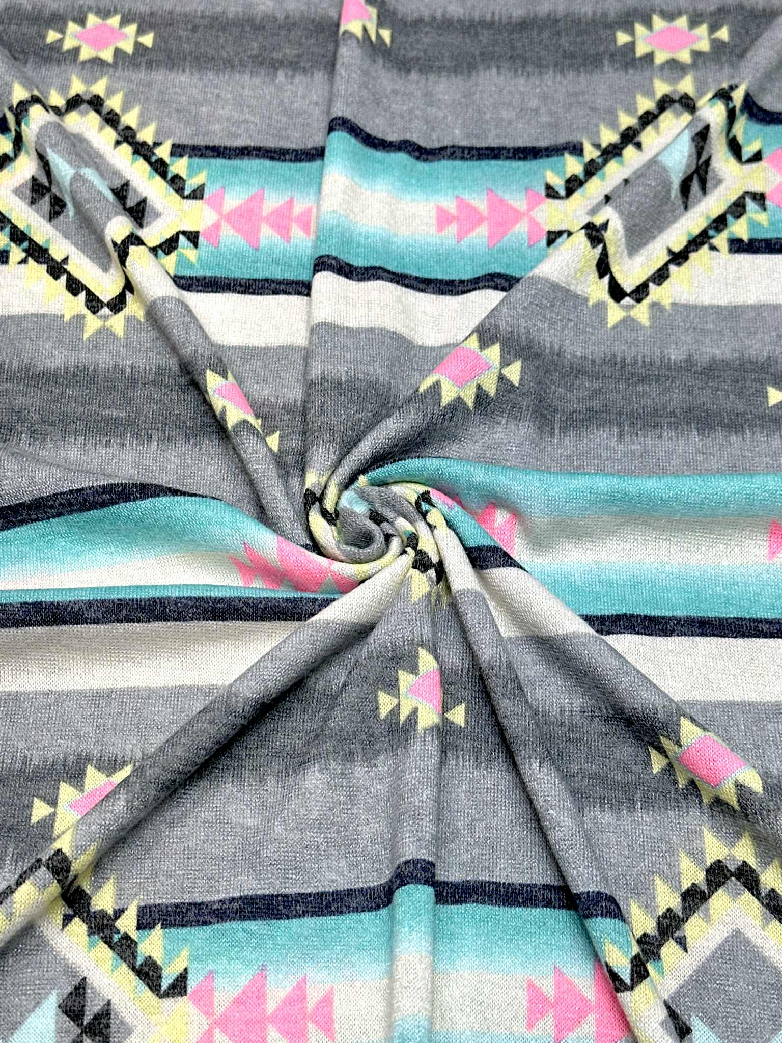 (SWEATER KNIT) DIAMOND PATTERN ON GRAY