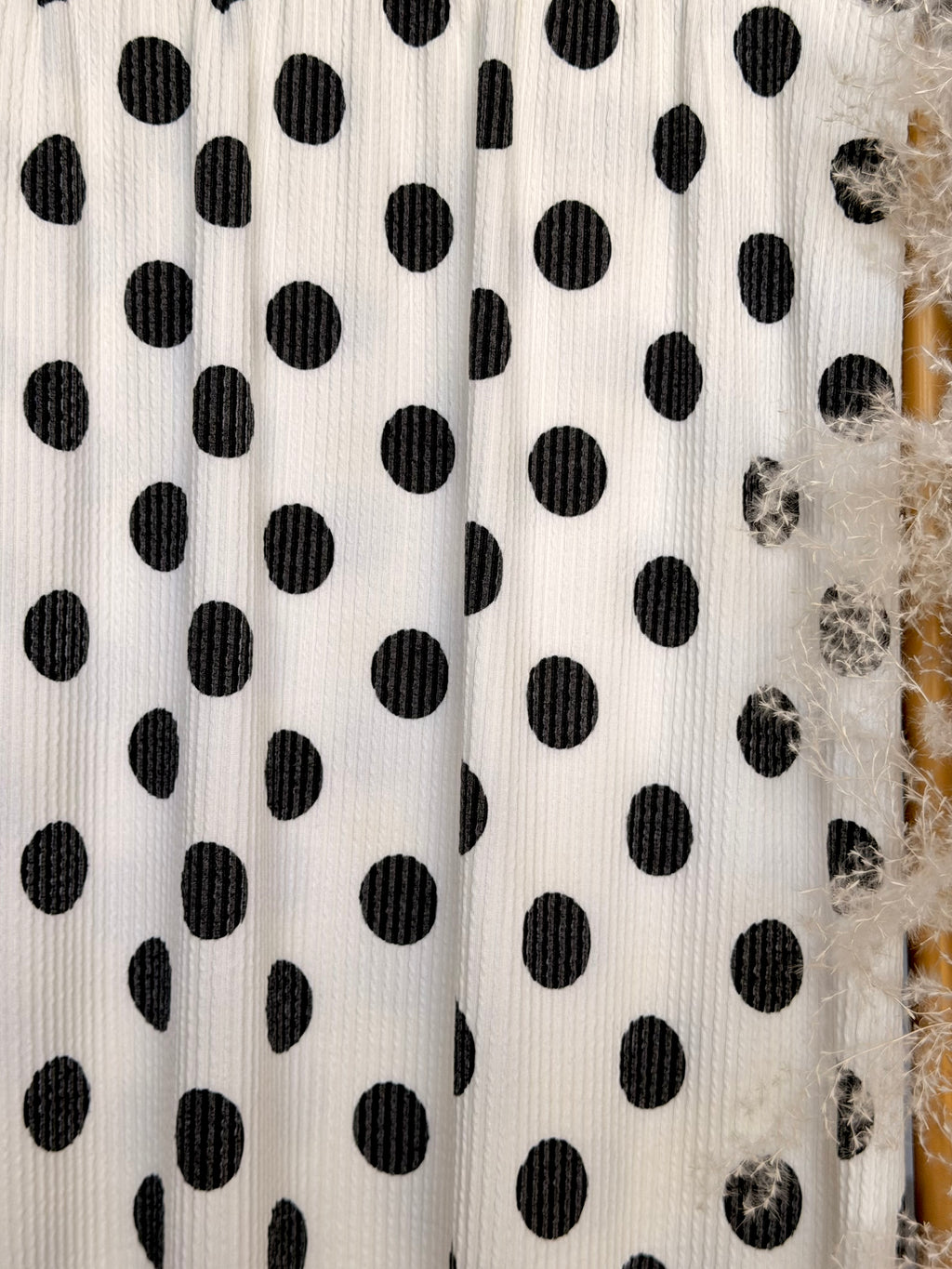 (URBAN RIB) BLACK POLKA DOTS ON OFF WHITE