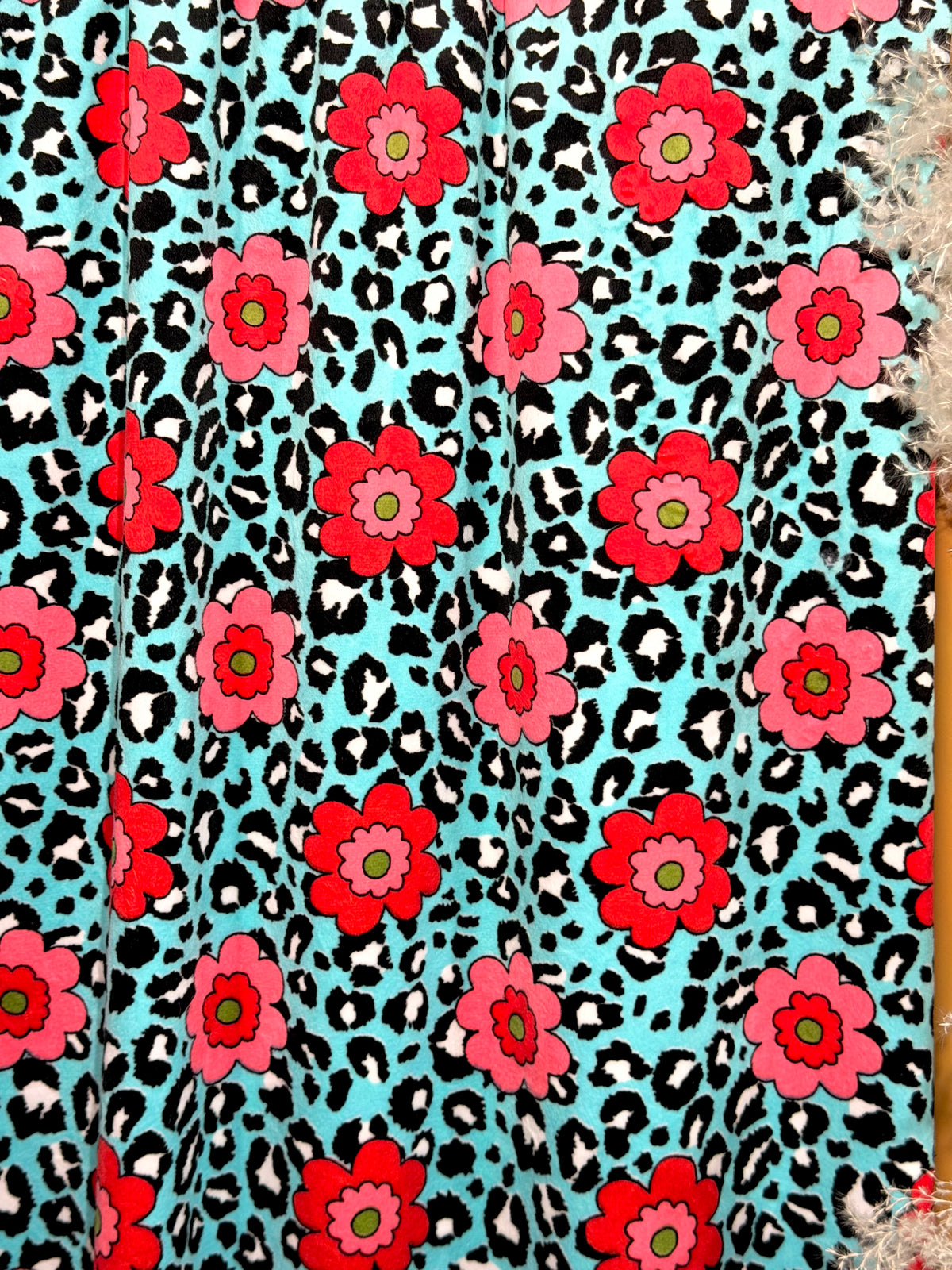 (MINKY) PINK & RED FLOWERS ON LEOPARD