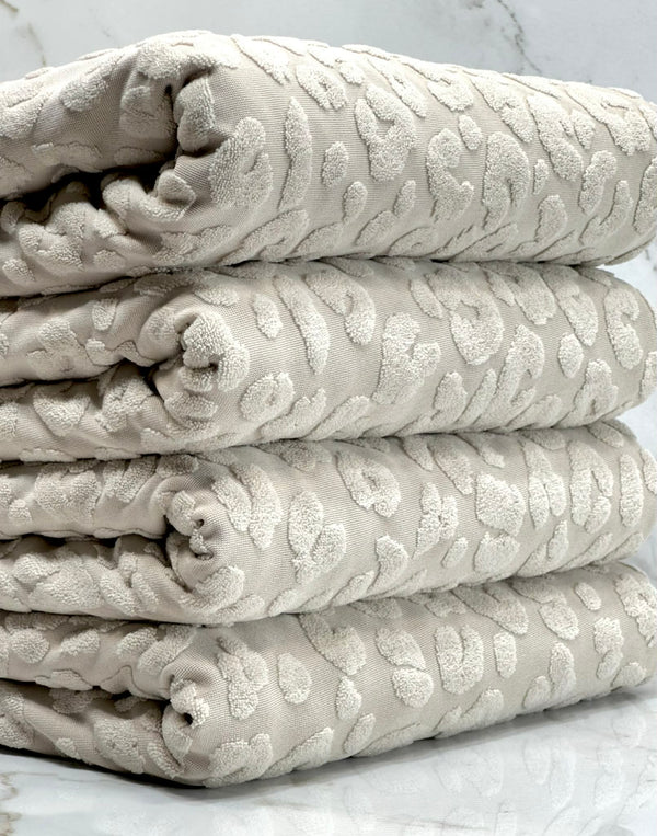(TOWEL) BONE LEOPARD (1)