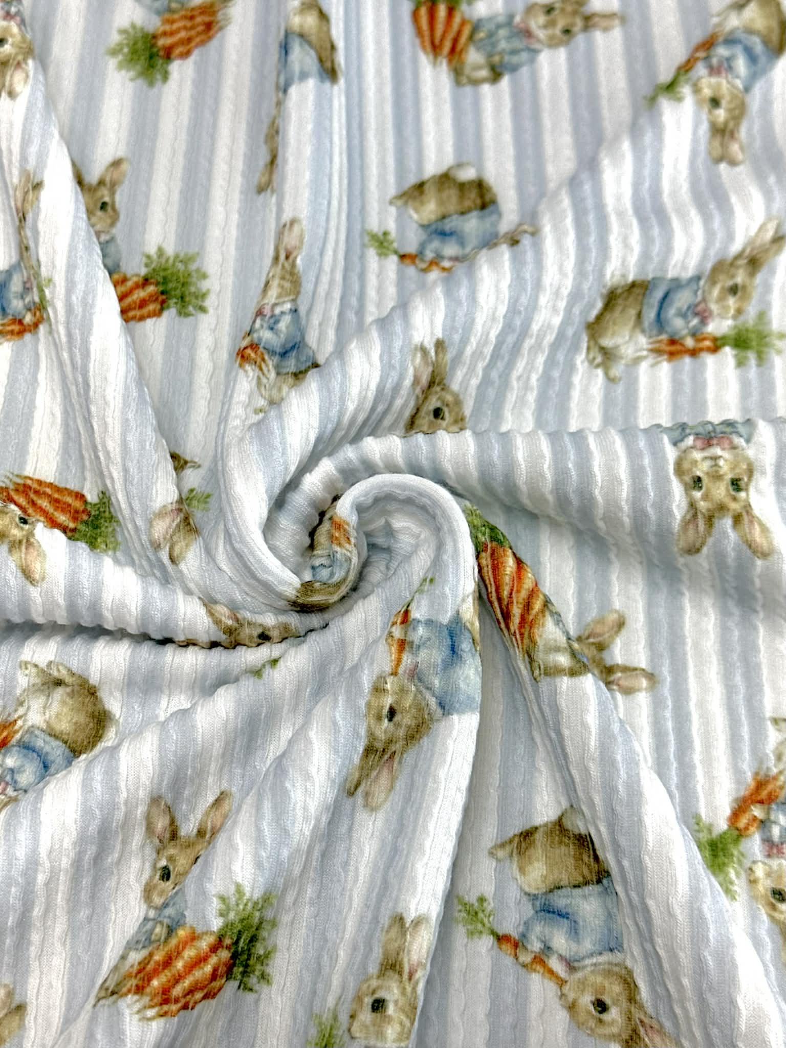 (URBAN RIB) MEDIUM BUNNIES WITH CARROTS ON BLUE STRIPES