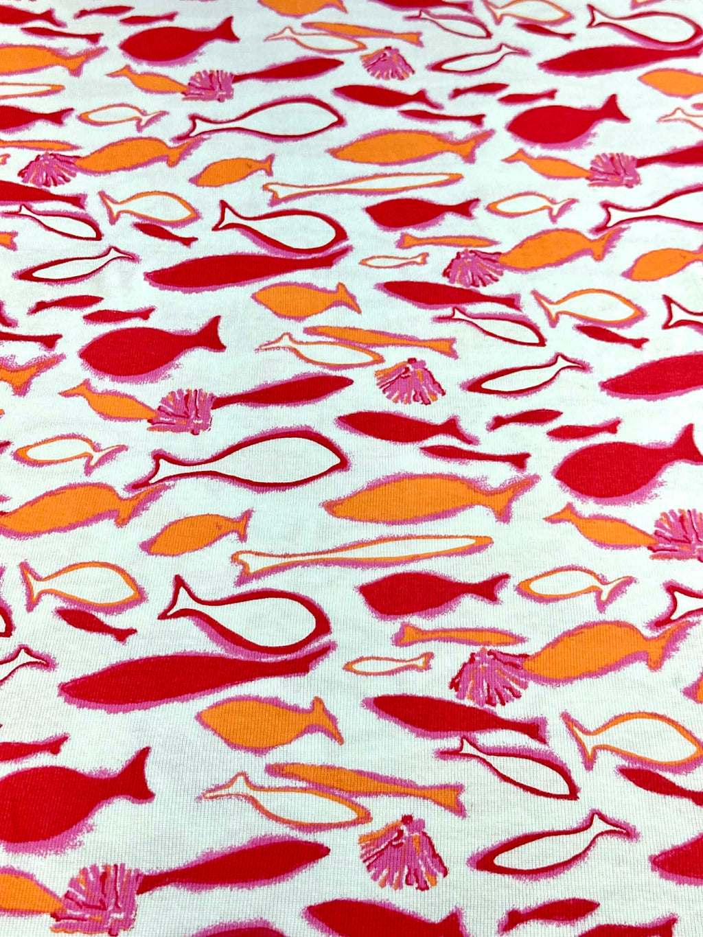 (COTTON BABY RIB) PINK, ORANGE AND RED FISH ON OFF WHITE