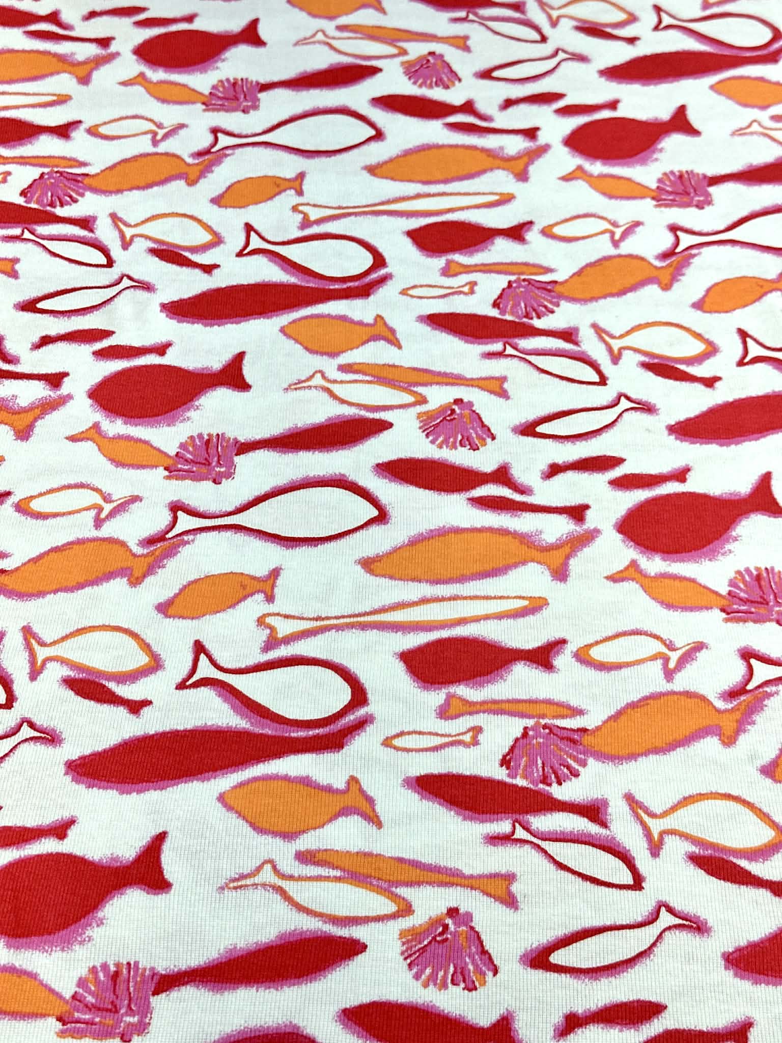 (COTTON BABY RIB) PINK, ORANGE AND RED FISH ON OFF WHITE