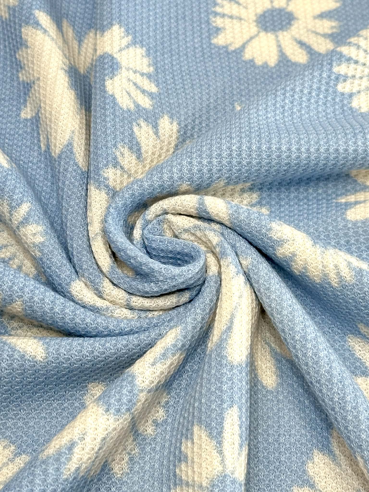 (THERMAL) OFF WHITE FLOWERS ON BLUE