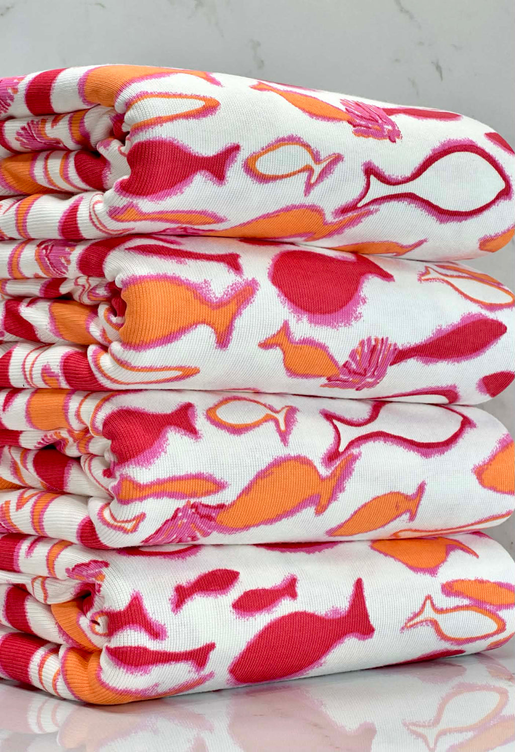 (COTTON BABY RIB) PINK, ORANGE AND RED FISH ON OFF WHITE