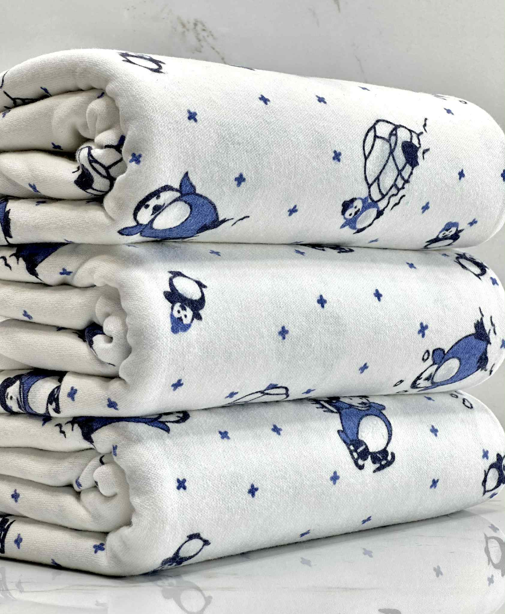 (COTTON KNIT) BLUE PENGUINS ON OFF WHITE