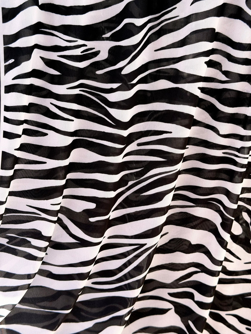 (MESH) BLACK AND WHITE ZEBRA