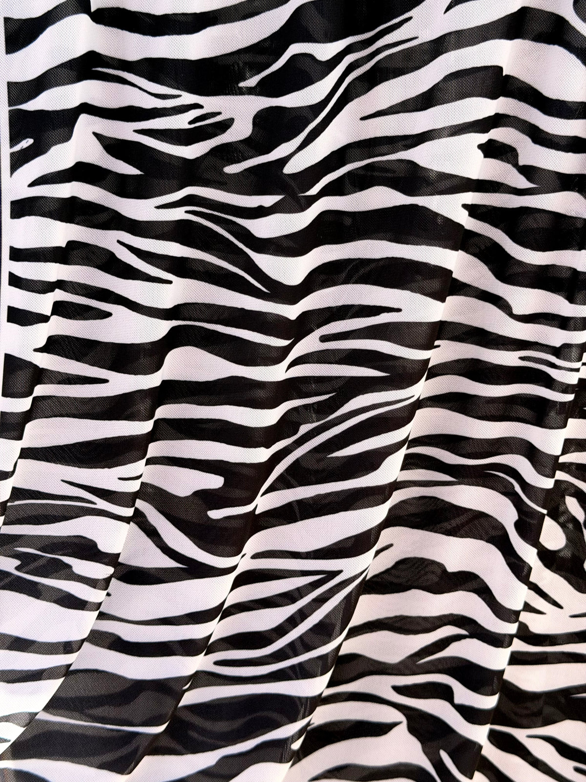 (MESH) BLACK AND WHITE ZEBRA