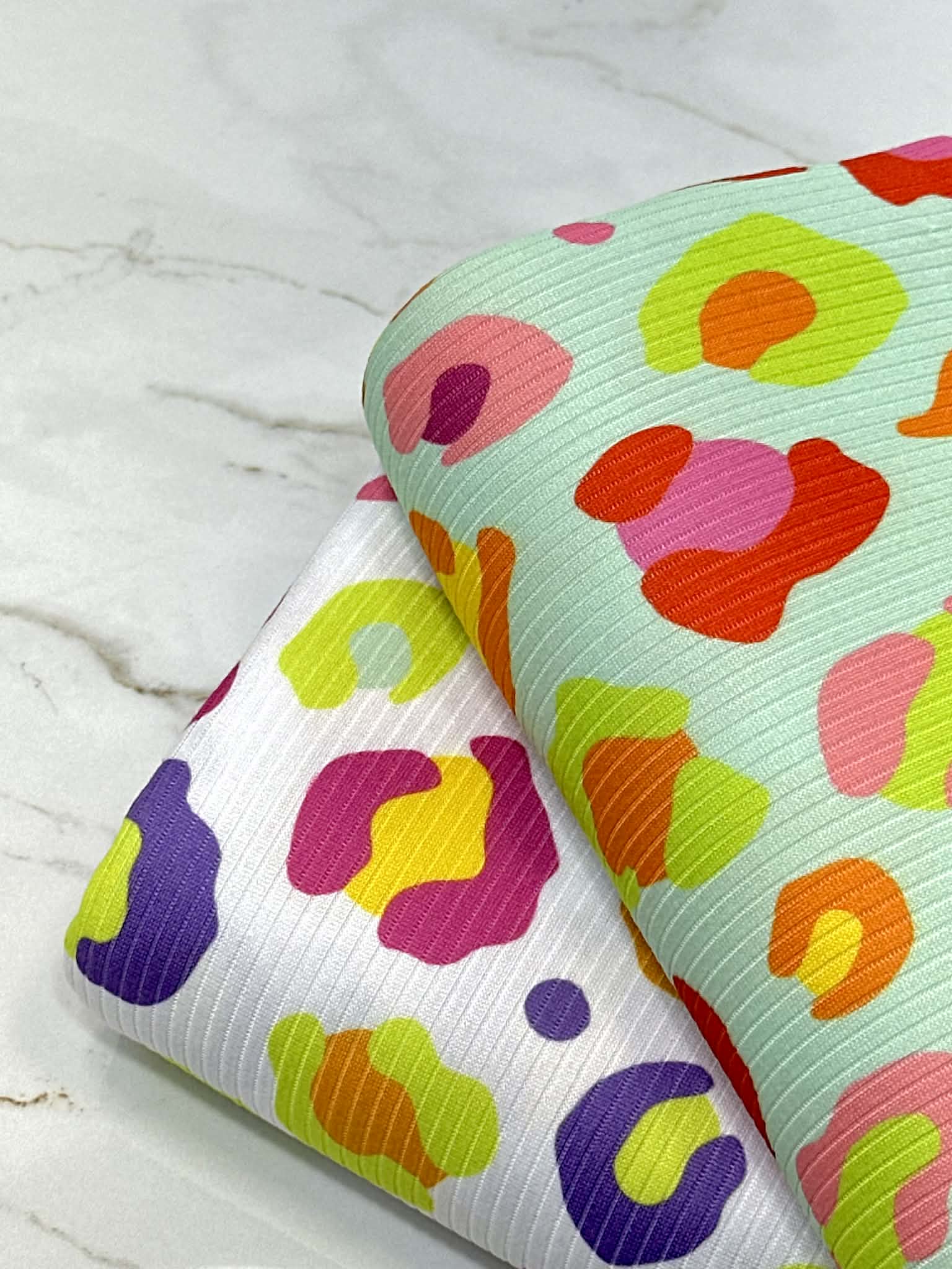 (4X2 YUMMY RIB) MULTI COLORFUL CHEETAH PRINT ON OFF WHITE