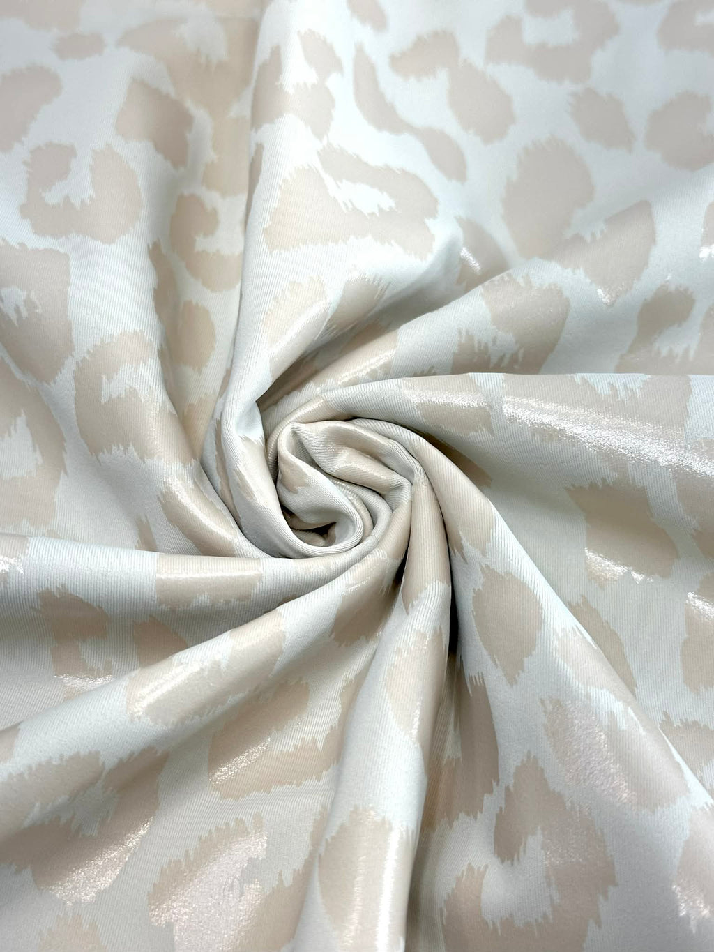(PLEATHER) GLOSSY CREAM CHEETAH ON FLAT CREAM