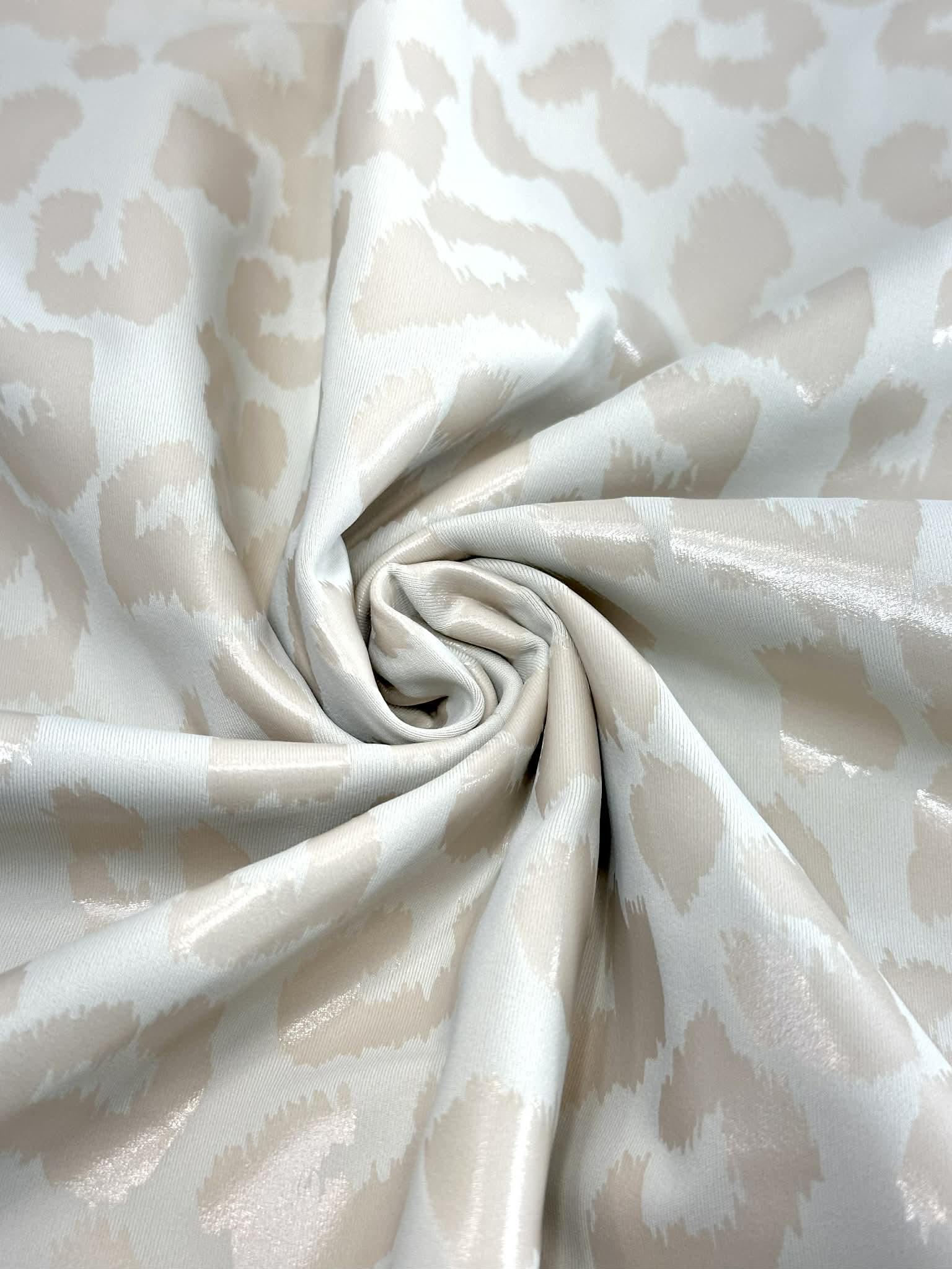 (PLEATHER) GLOSSY CREAM CHEETAH ON FLAT CREAM