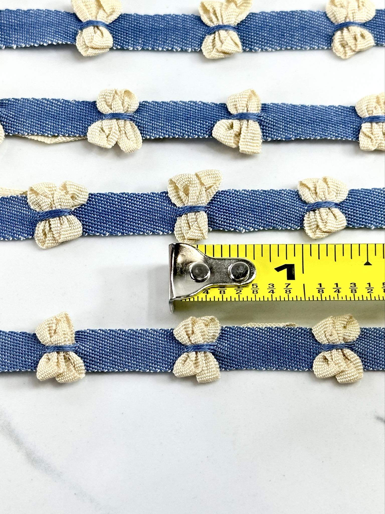 (TRIM) CREAM BOWS ON DENIM STRIP