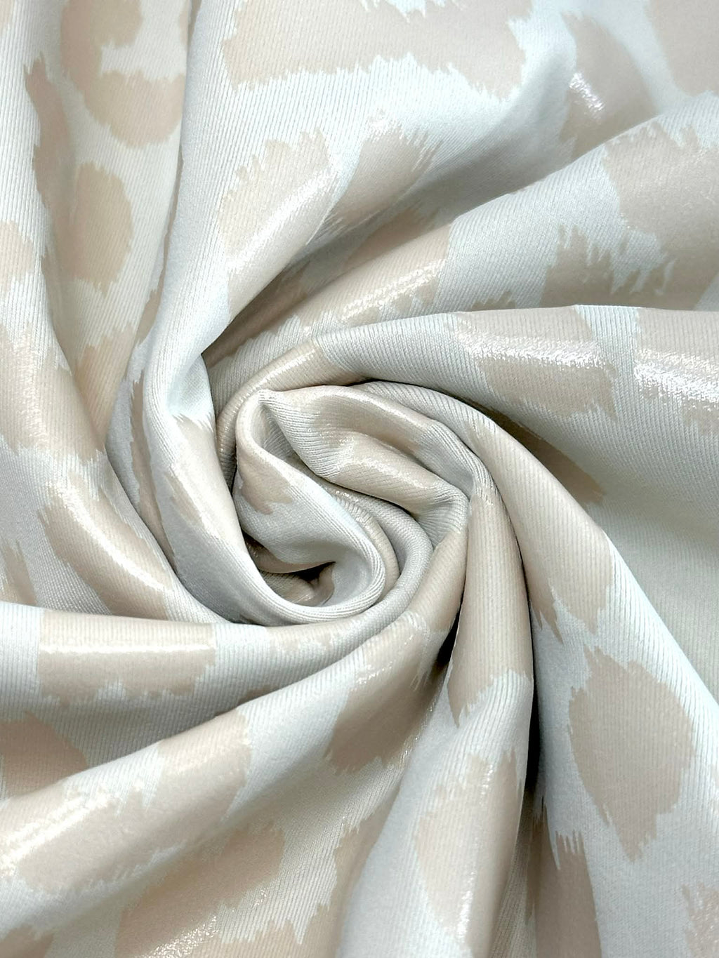 (PLEATHER) GLOSSY CREAM CHEETAH ON FLAT CREAM