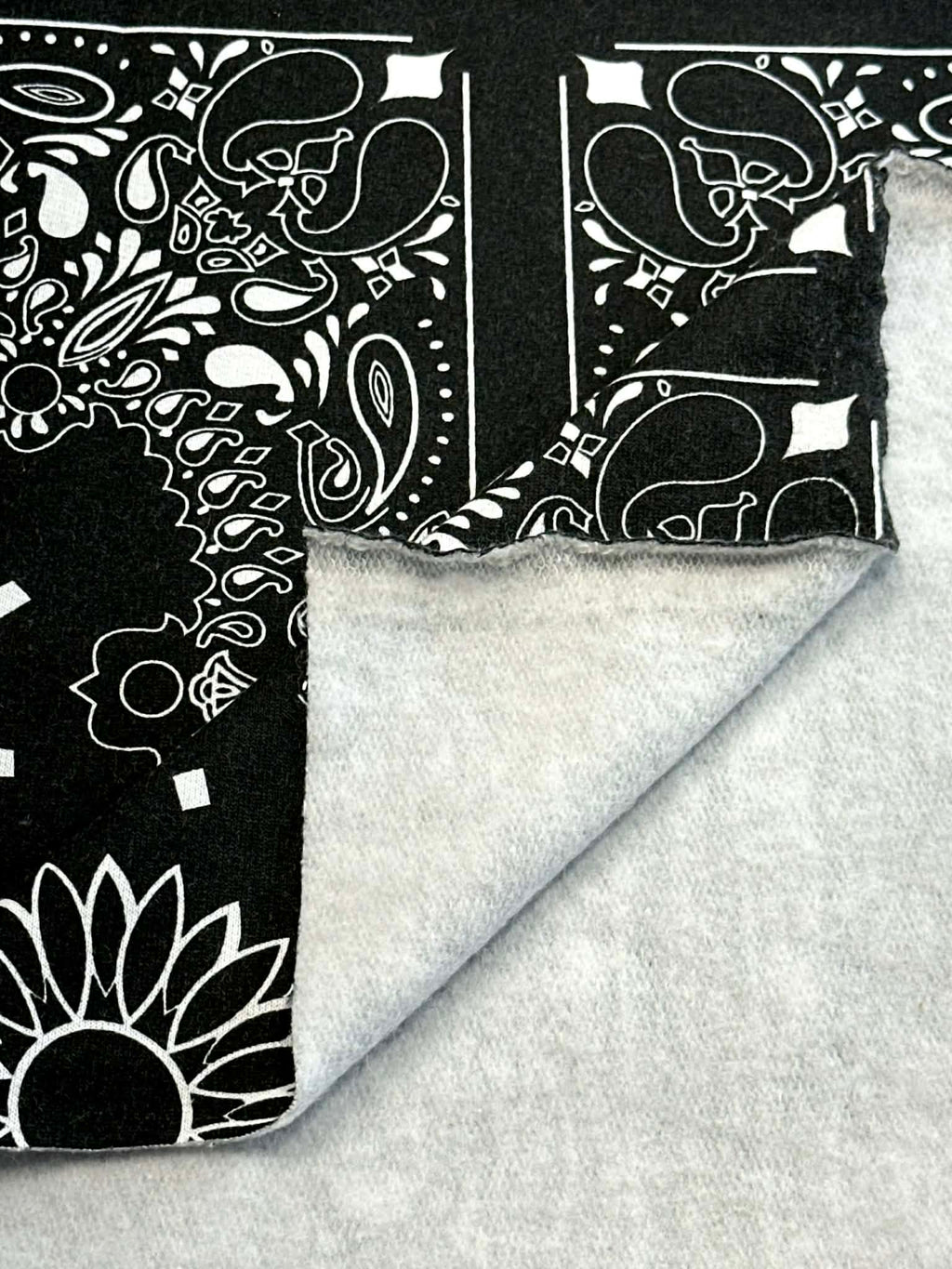 (BRUSHED FRENCH TERRY) BLACK AND OFF WHITE BANDANA PATTERN
