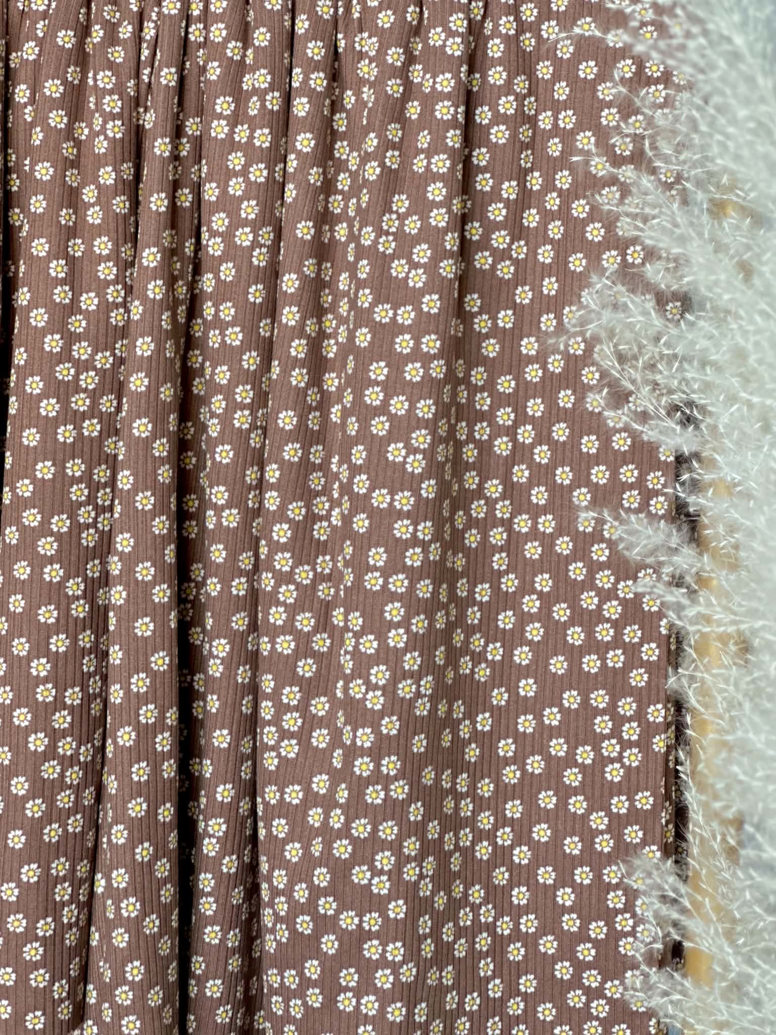 (4X2 YUMMY RIB) YELLOW &amp; WHITE TINY FLOWER ON BROWN