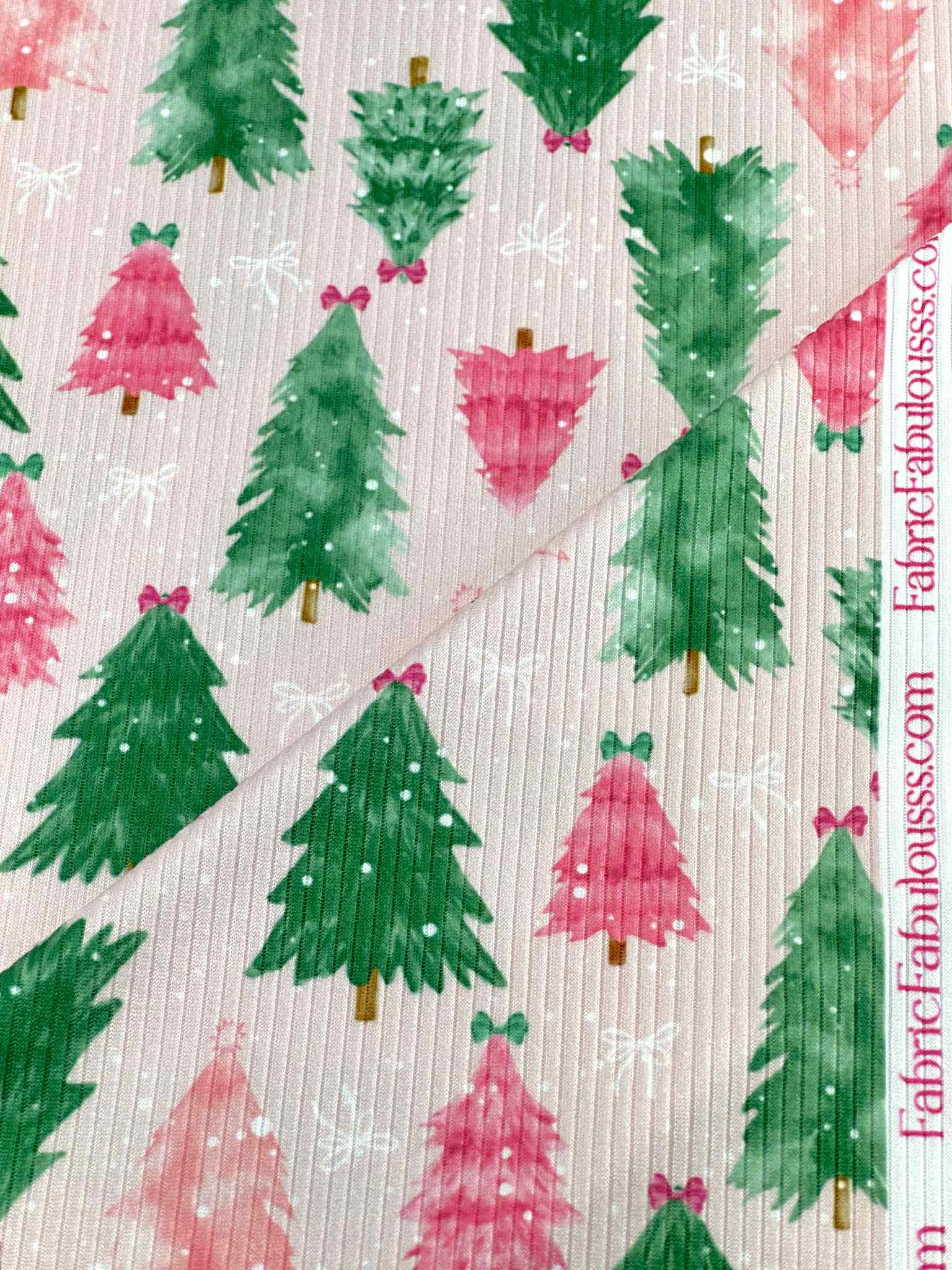 (4X2 RIB) PINK AND GREEN CHRISTMAS TREES WITH OFF WHITE BOWS ON LIGHT PINK