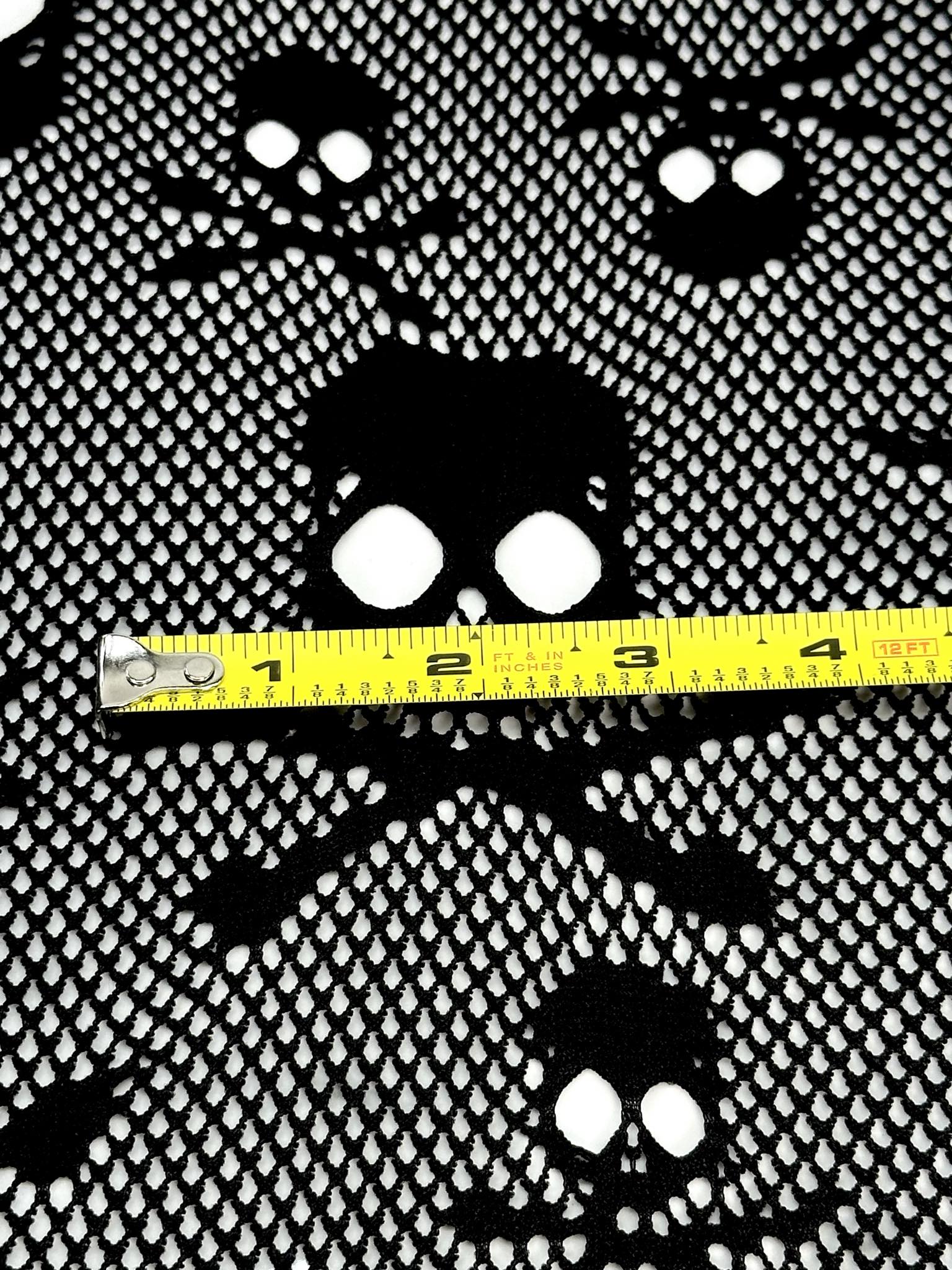 (JERSEY) SMALL AND MEDIUM BLACK SKULLS ON BLACK