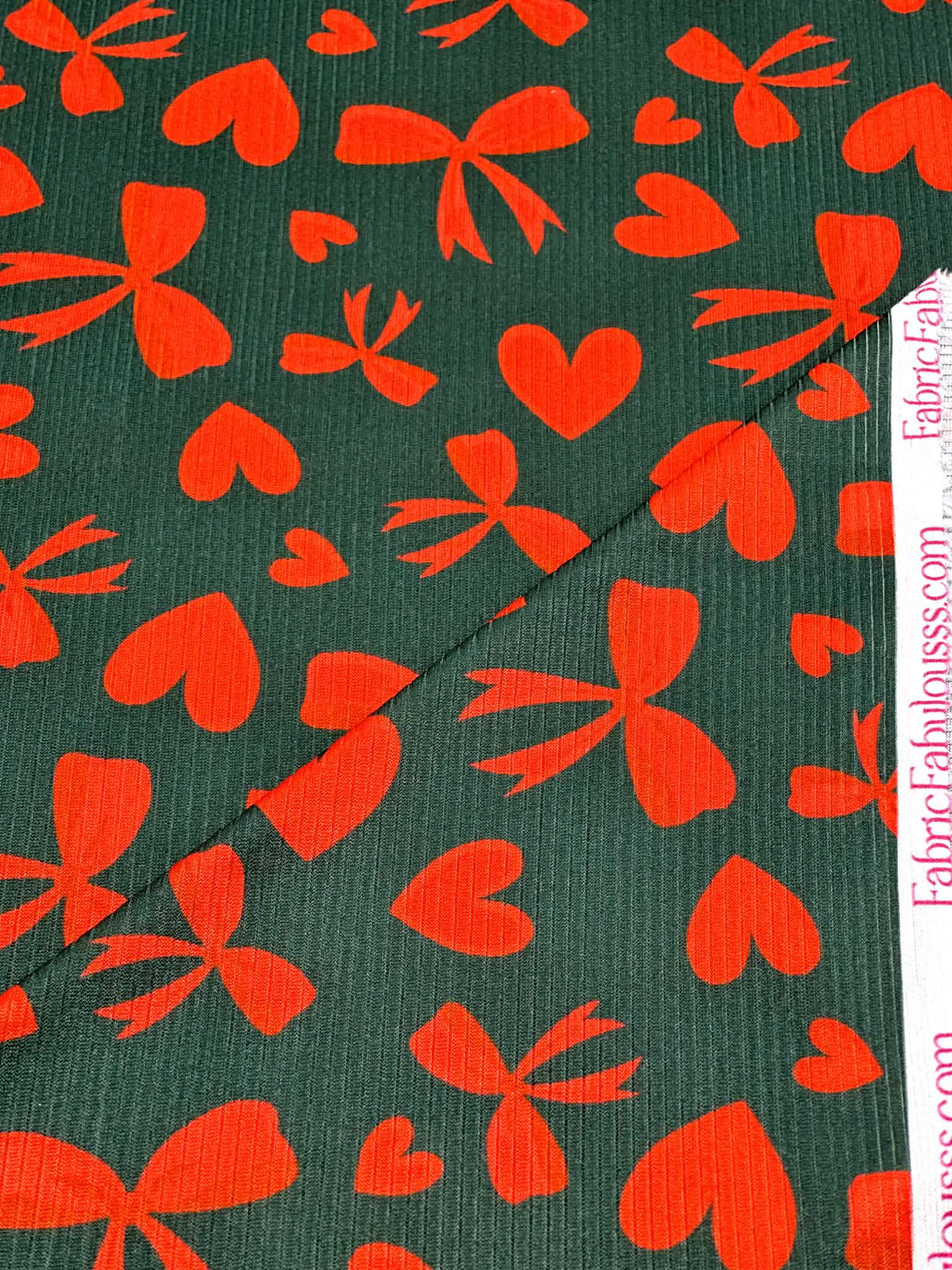 (4X2 YUMMY RIB) RED HEARTS AND BOWS ON VINTAGE DARK GREEN(2)
