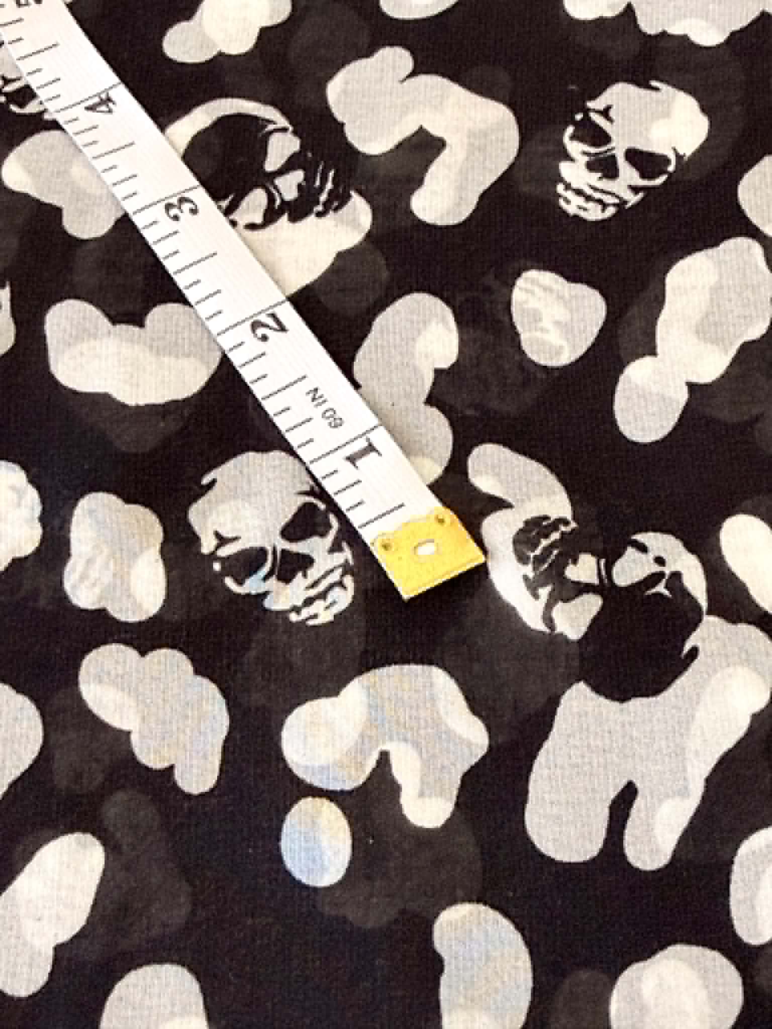 (WOVEN) SKULL AND LEOPARD PATTERN ON BLACK