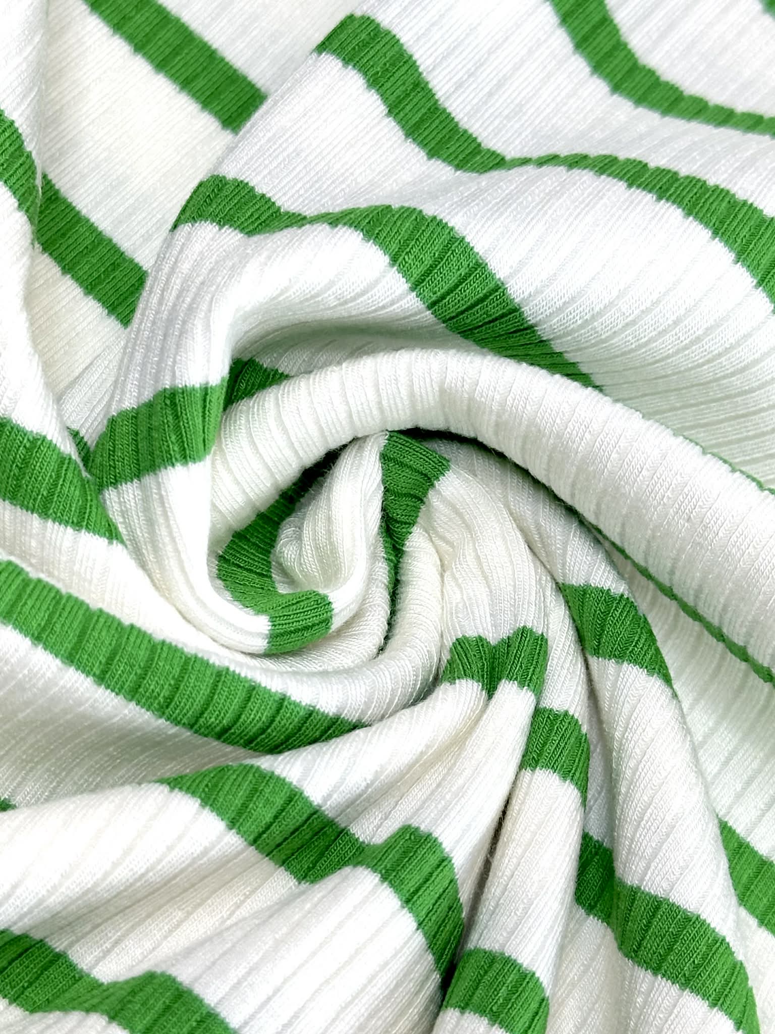 (RIB) GREEN STRIPES ON IVORY