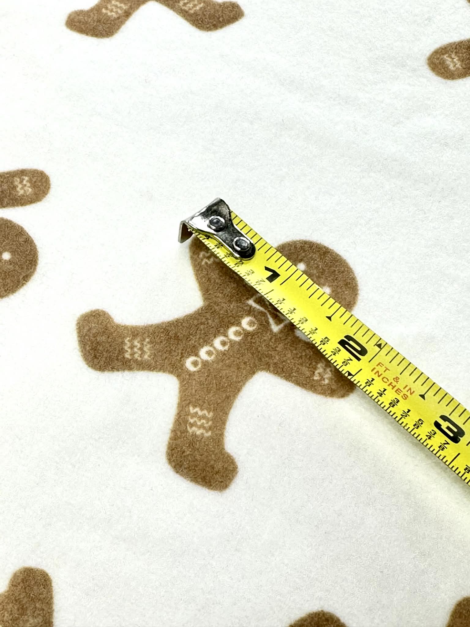(BRUSHED SWEATER KNIT) GINGERBREAD MAN ON OFF WHITE
