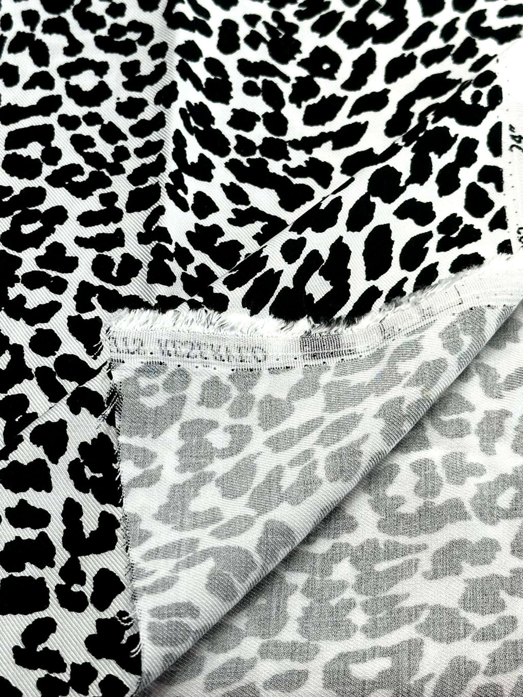 (WOVEN) BLACK CHEETAH ON OFF WHITE