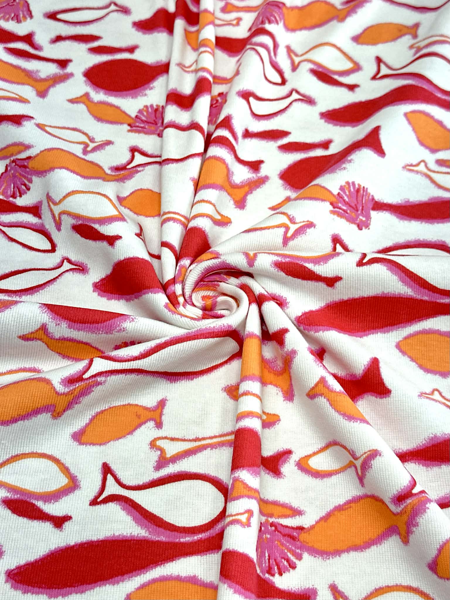(COTTON BABY RIB) PINK, ORANGE AND RED FISH ON OFF WHITE