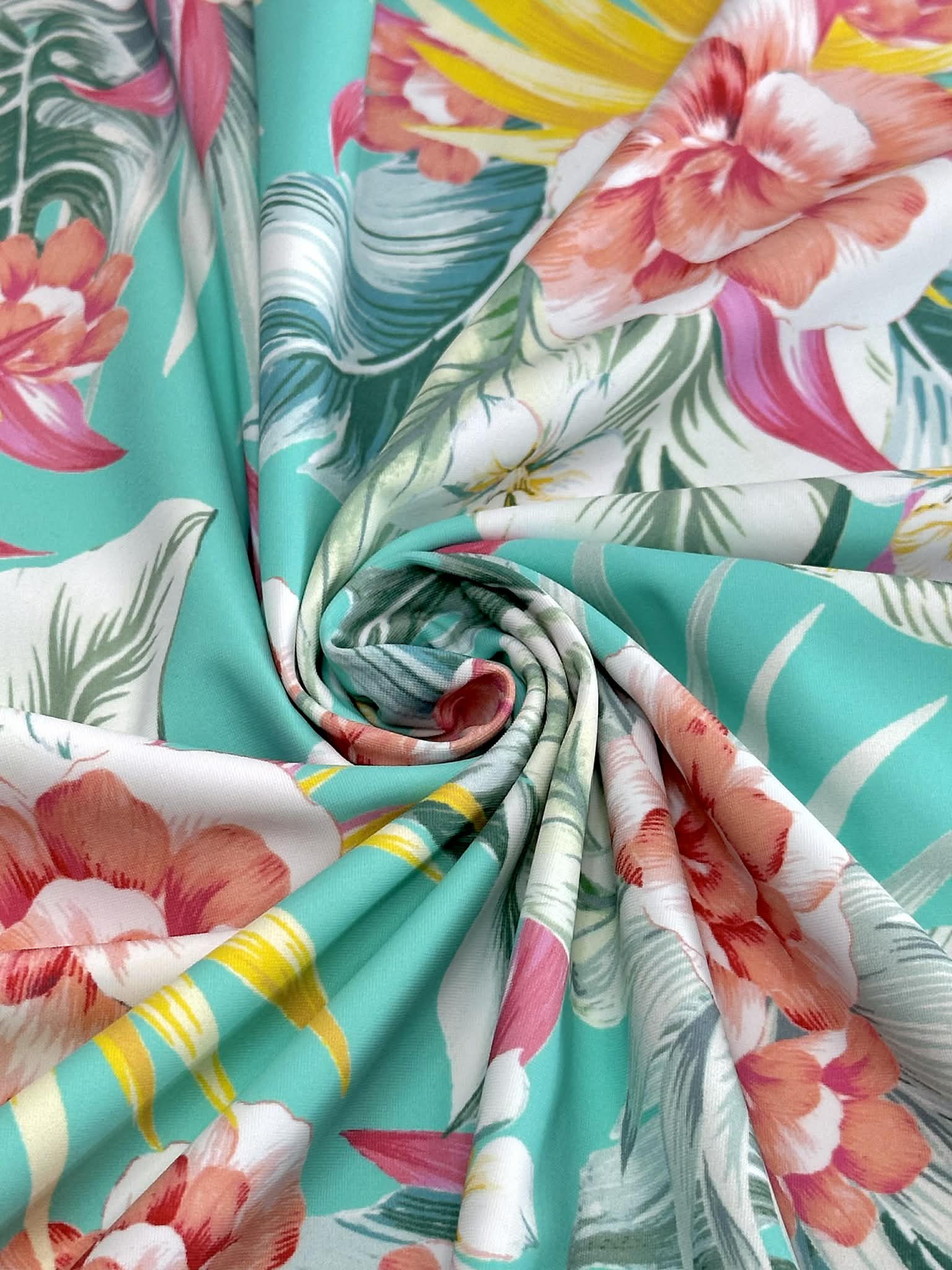 (SWIM) TROPICAL PATTERN ON AQUA