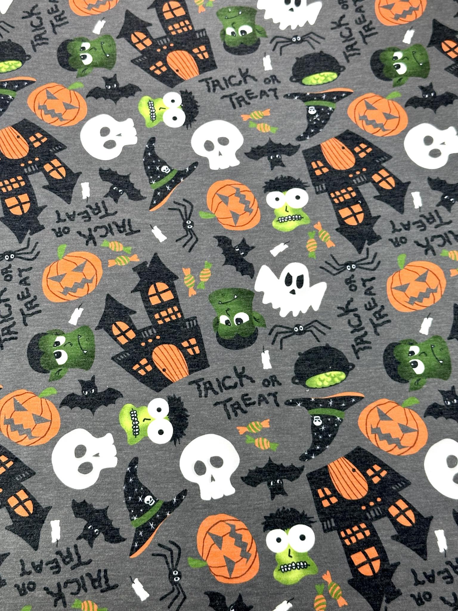 (FRENCH TERRY) TRICK OR TREAT AND PUMPKINS ON GRAY (2)