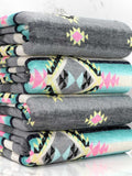 (SWEATER KNIT) DIAMOND PATTERN ON GRAY
