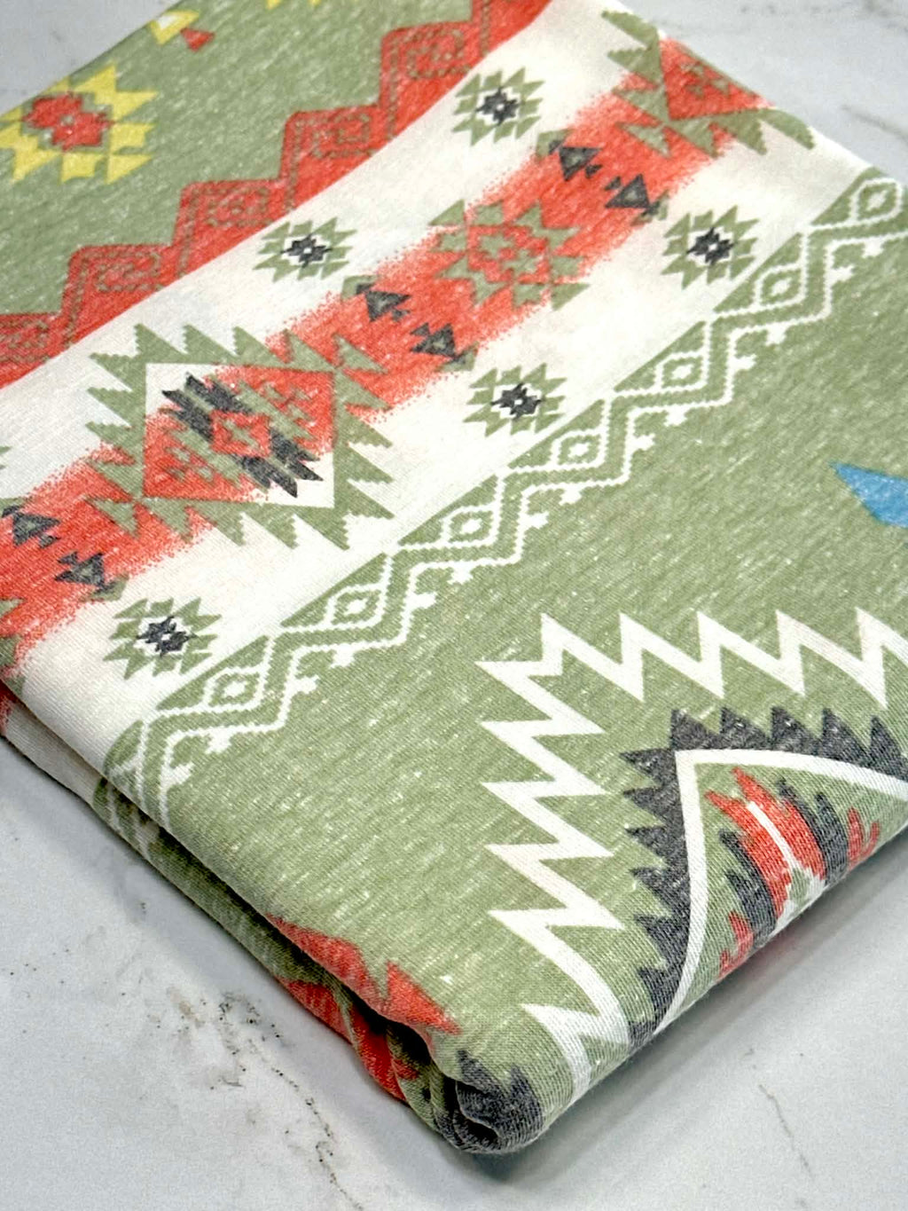 (KNIT) AZTEC PATTERN ON VINTAGE OLIVE