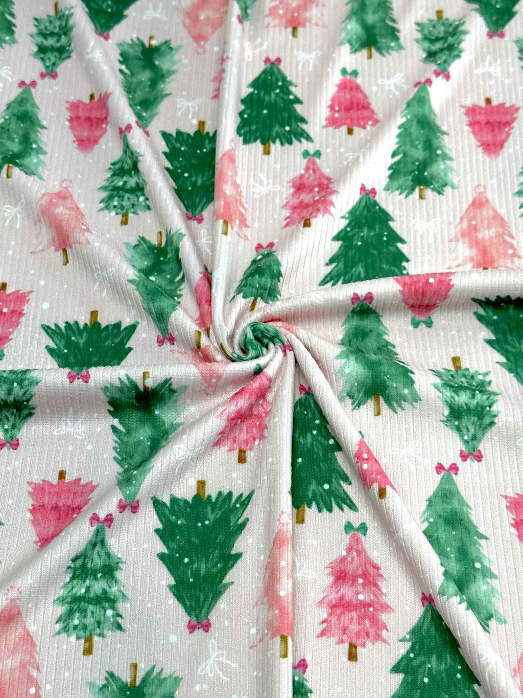 (4X2 RIB) PINK AND GREEN CHRISTMAS TREES WITH OFF WHITE BOWS ON LIGHT PINK