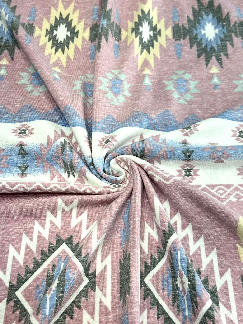 (KNIT) AZTEC PATTERN ON MAUVE