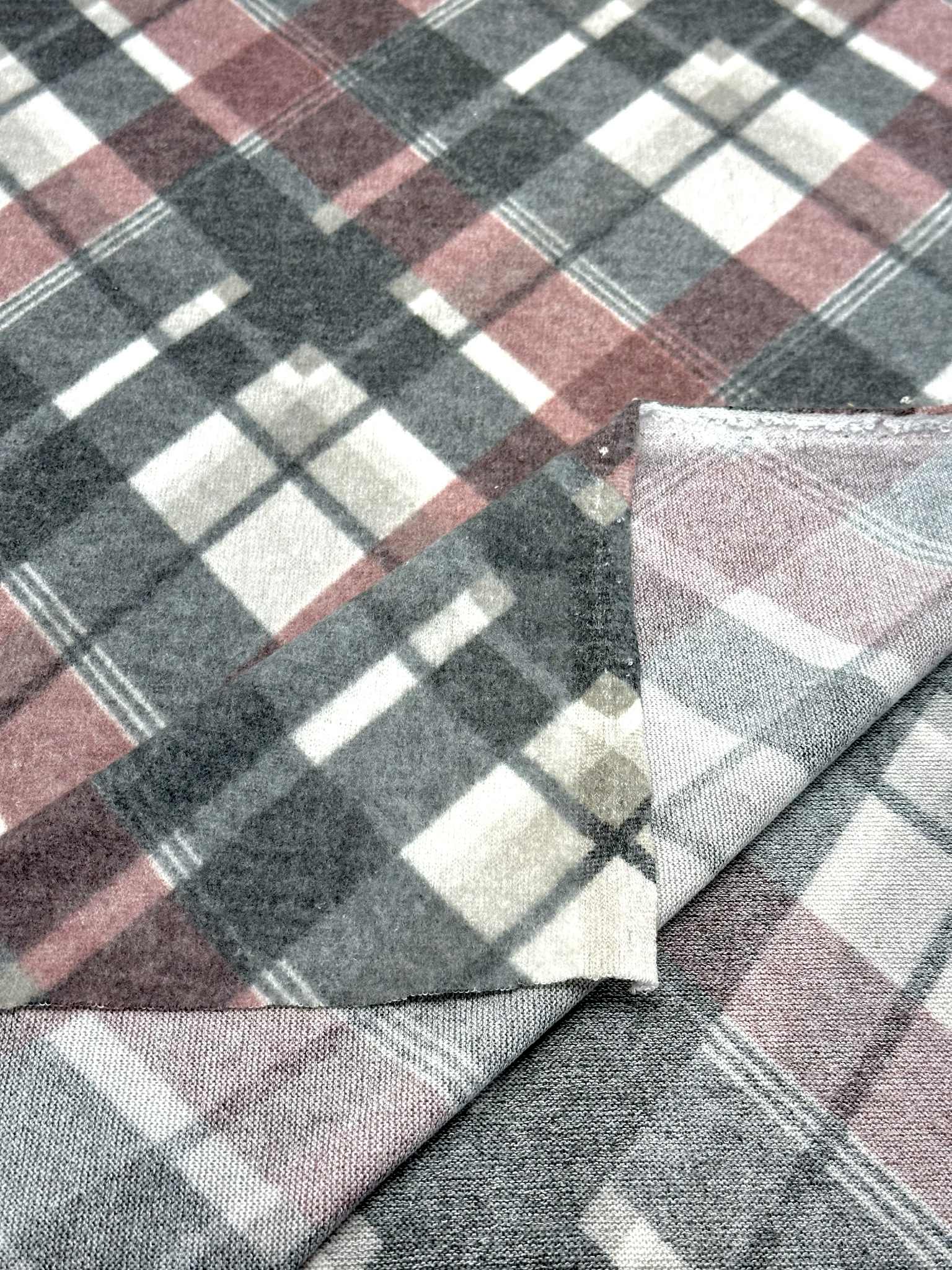 (BRUSHED SWEATER KNIT) BURGUNDY DIAGONAL PLAID