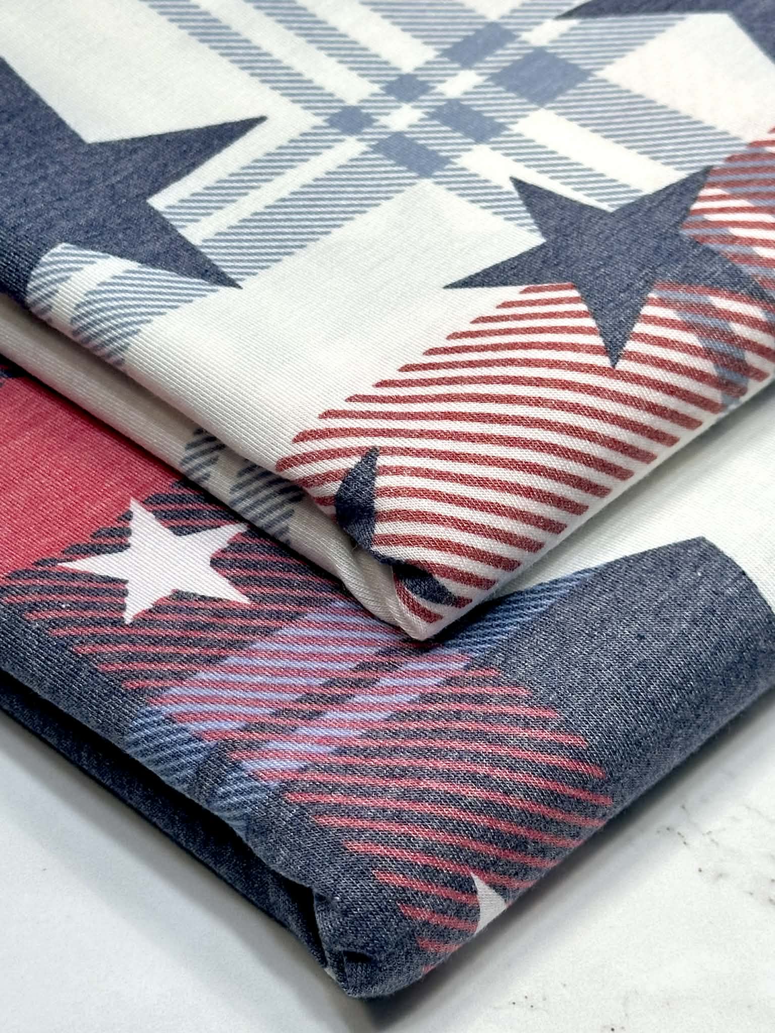 (KNIT) OFF WHITE STARS ON NAVY AND RED PLAID