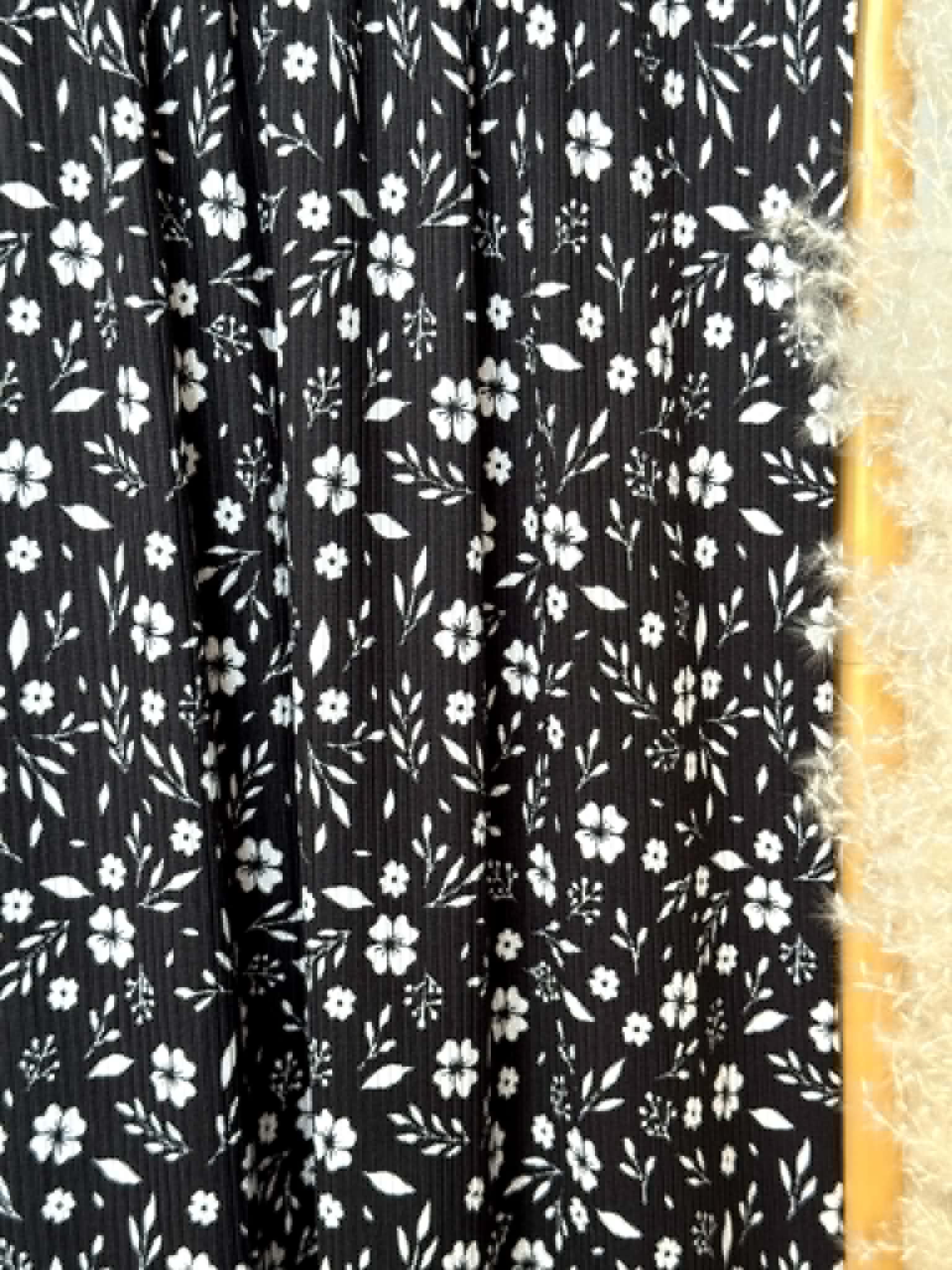(4X2 RIB) TINY OFF WHITE FLOWERS ON BLACK