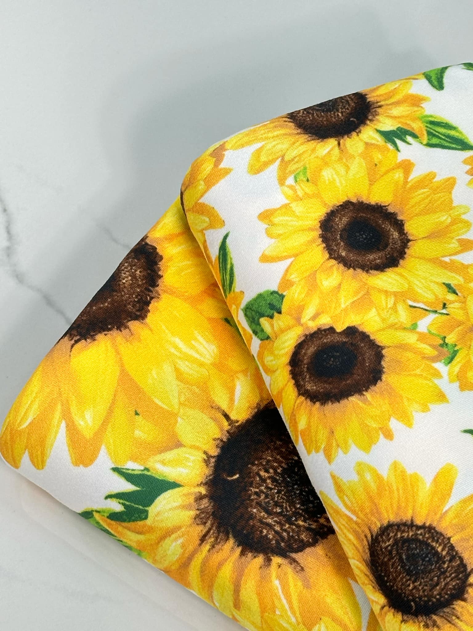 (DBP) SMALL SUNFLOWERS ON OFF WHITE