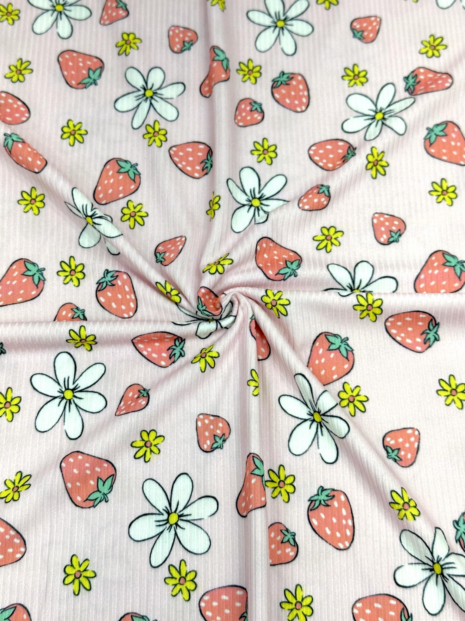 (YUMMY RIB) STRAWBERRIES AND FLOWERS ON PINK