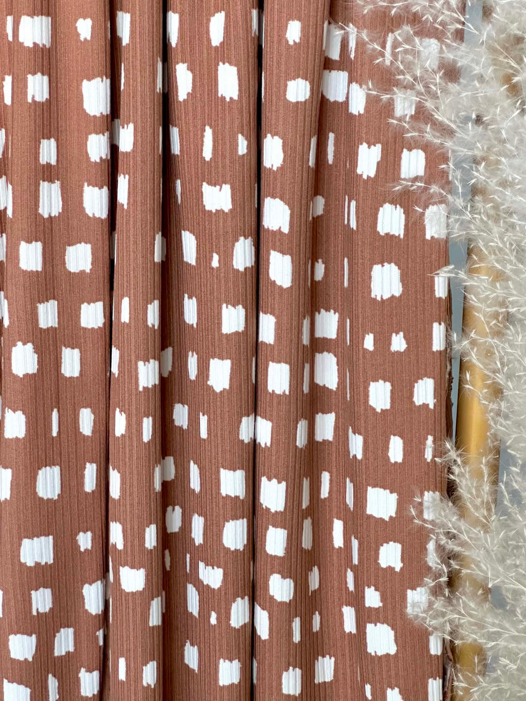 (4X2 YUMMY RIB) OFF WHITE BRUSH MARKS ON BROWN