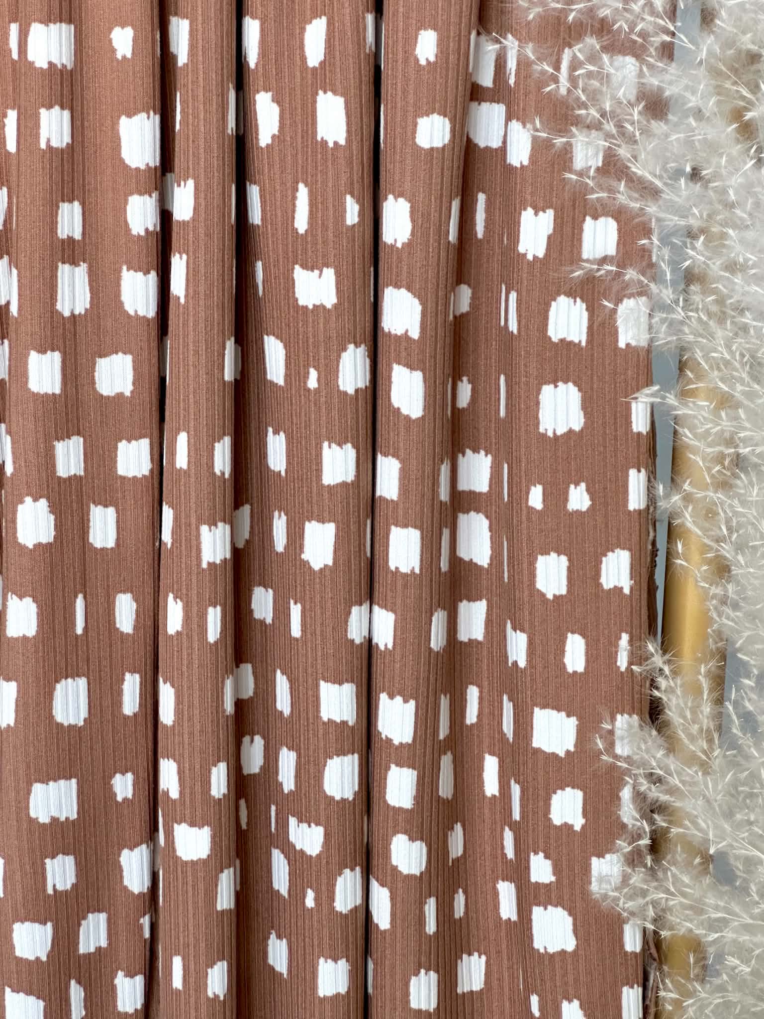 (4X2 YUMMY RIB) OFF WHITE BRUSH MARKS ON BROWN