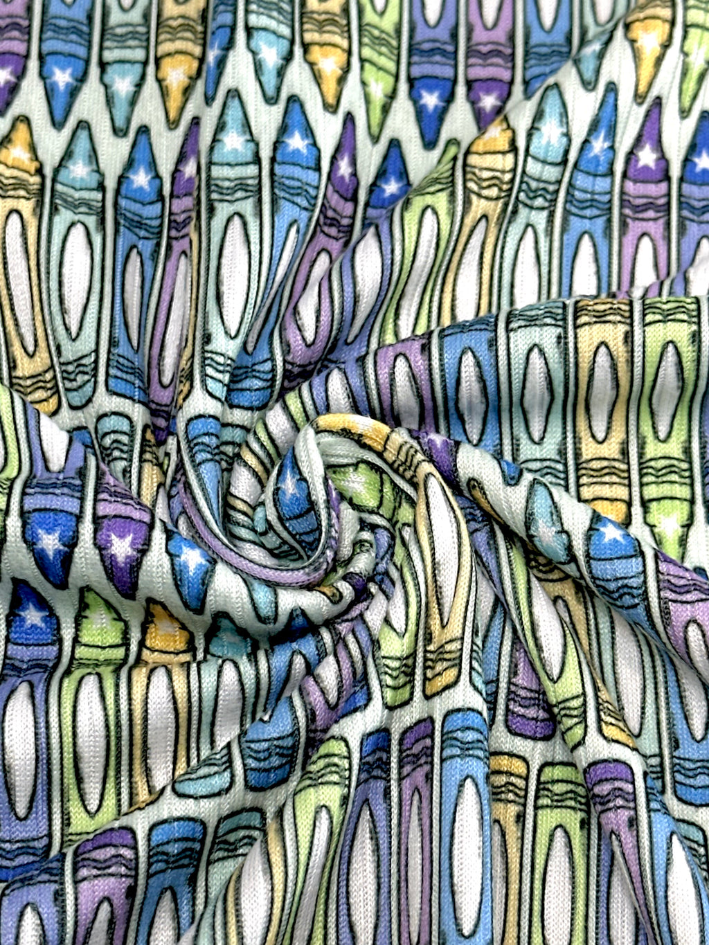 (4X2 YUMMY RIB) CRAYONS ON BLUE
