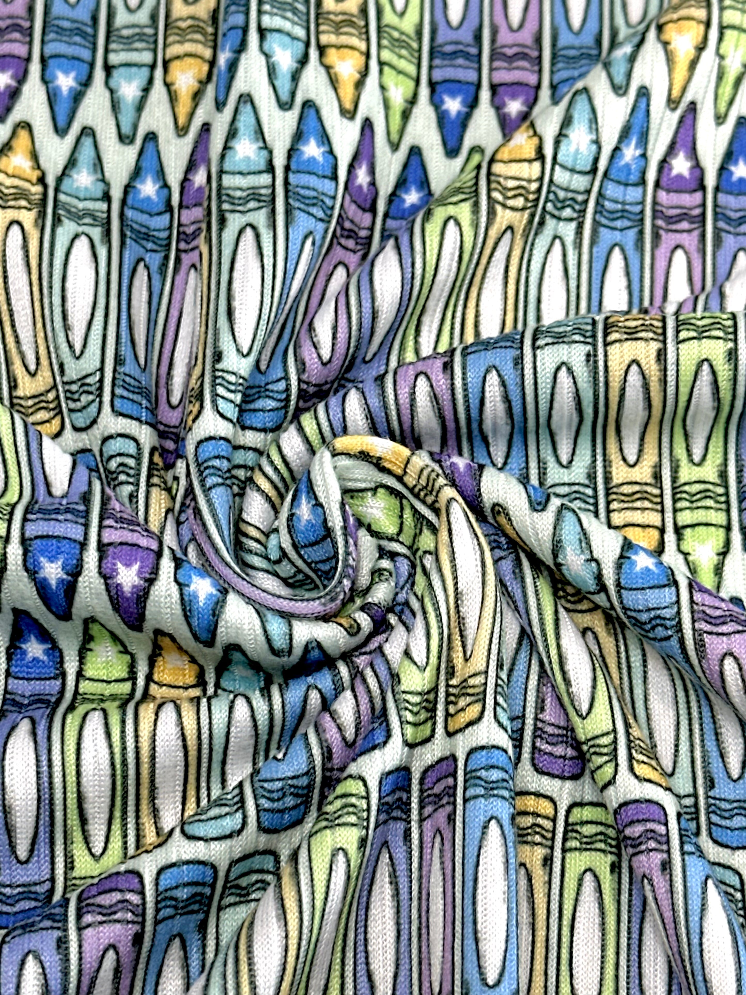 (4X2 YUMMY RIB) CRAYONS ON BLUE
