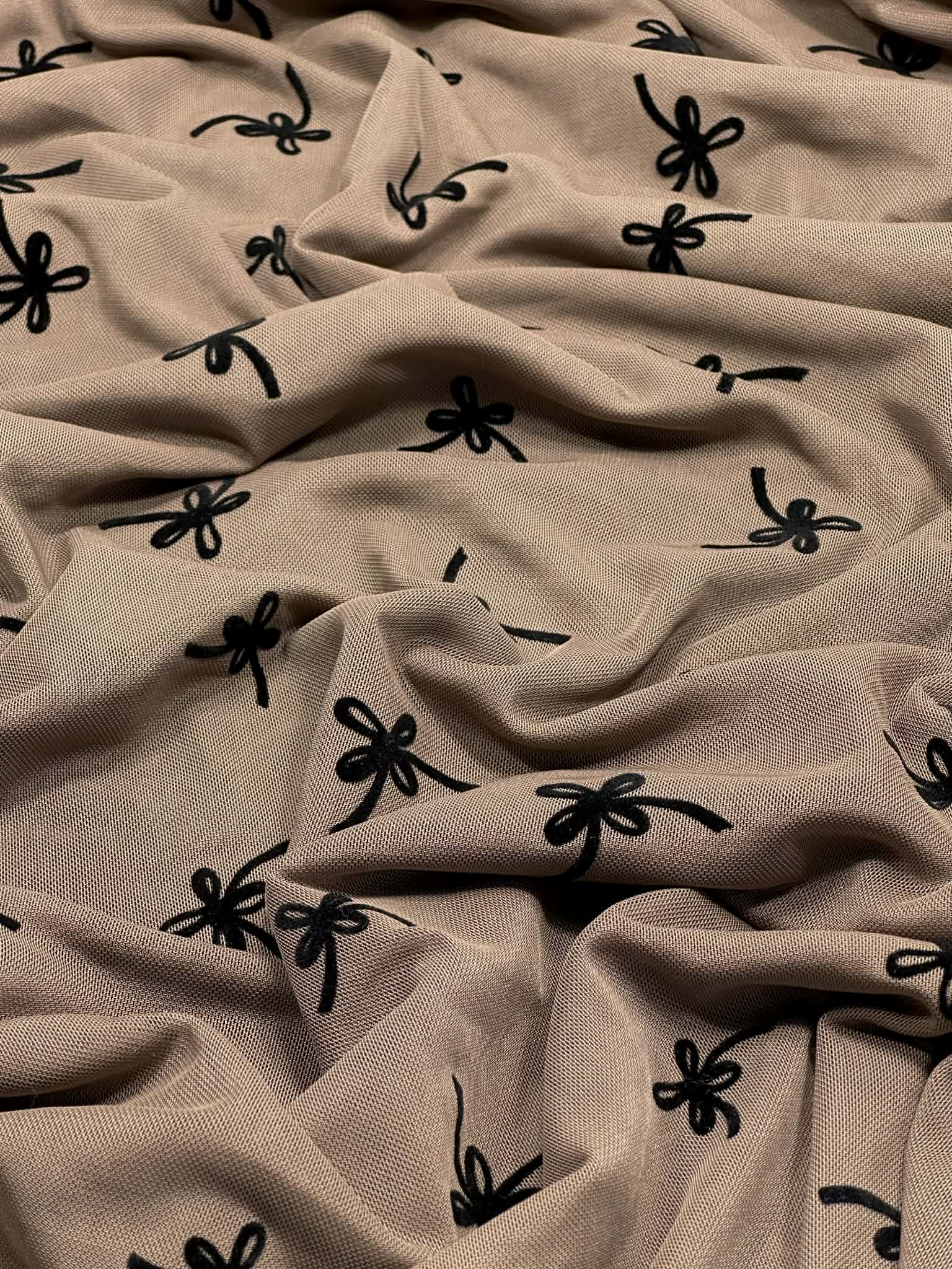 (MESH) BLACK 3D BOWS ON BROWN