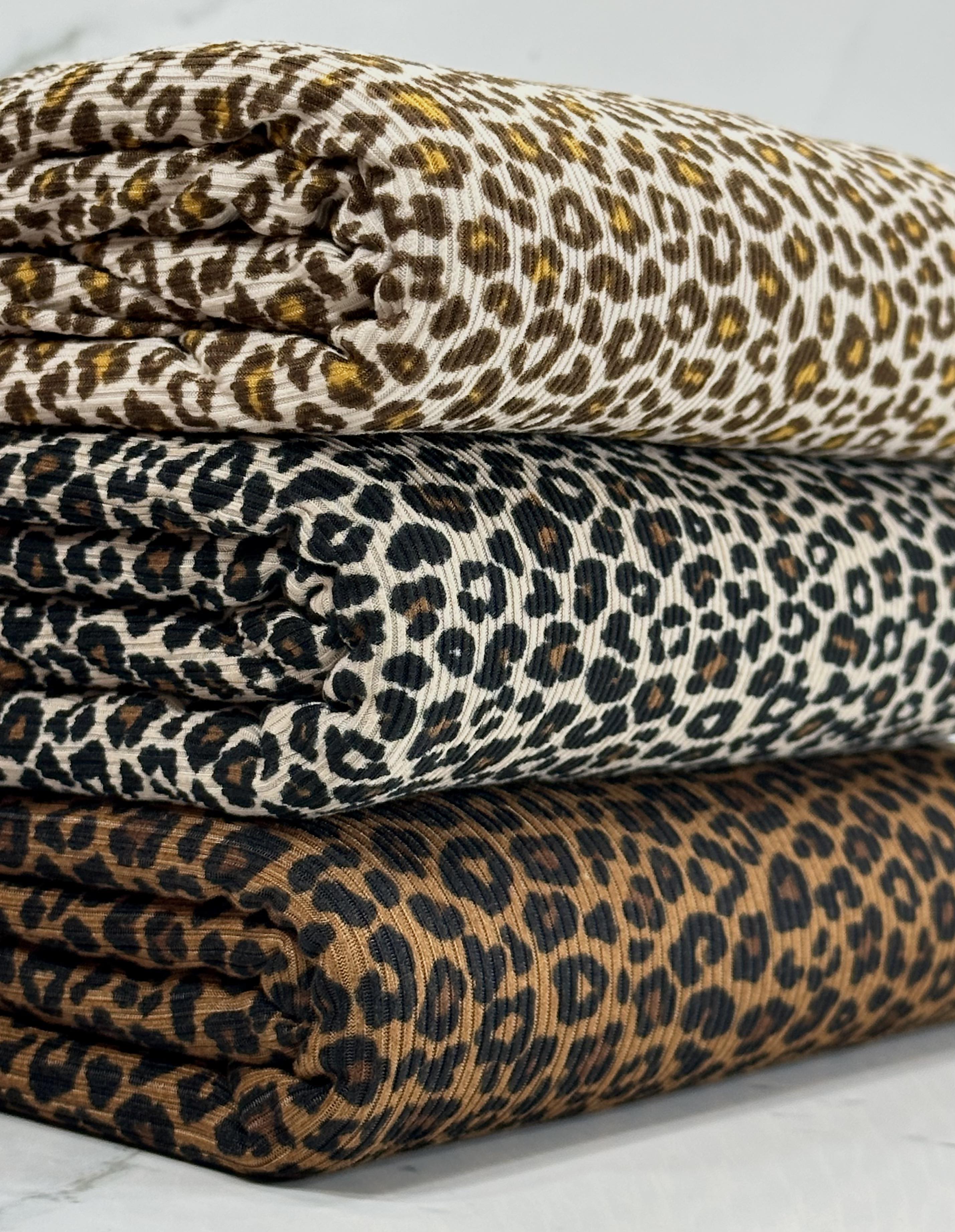 (2X1 YUMMY RIB) TINY CARAMEL CHEETAH ON TAUPE