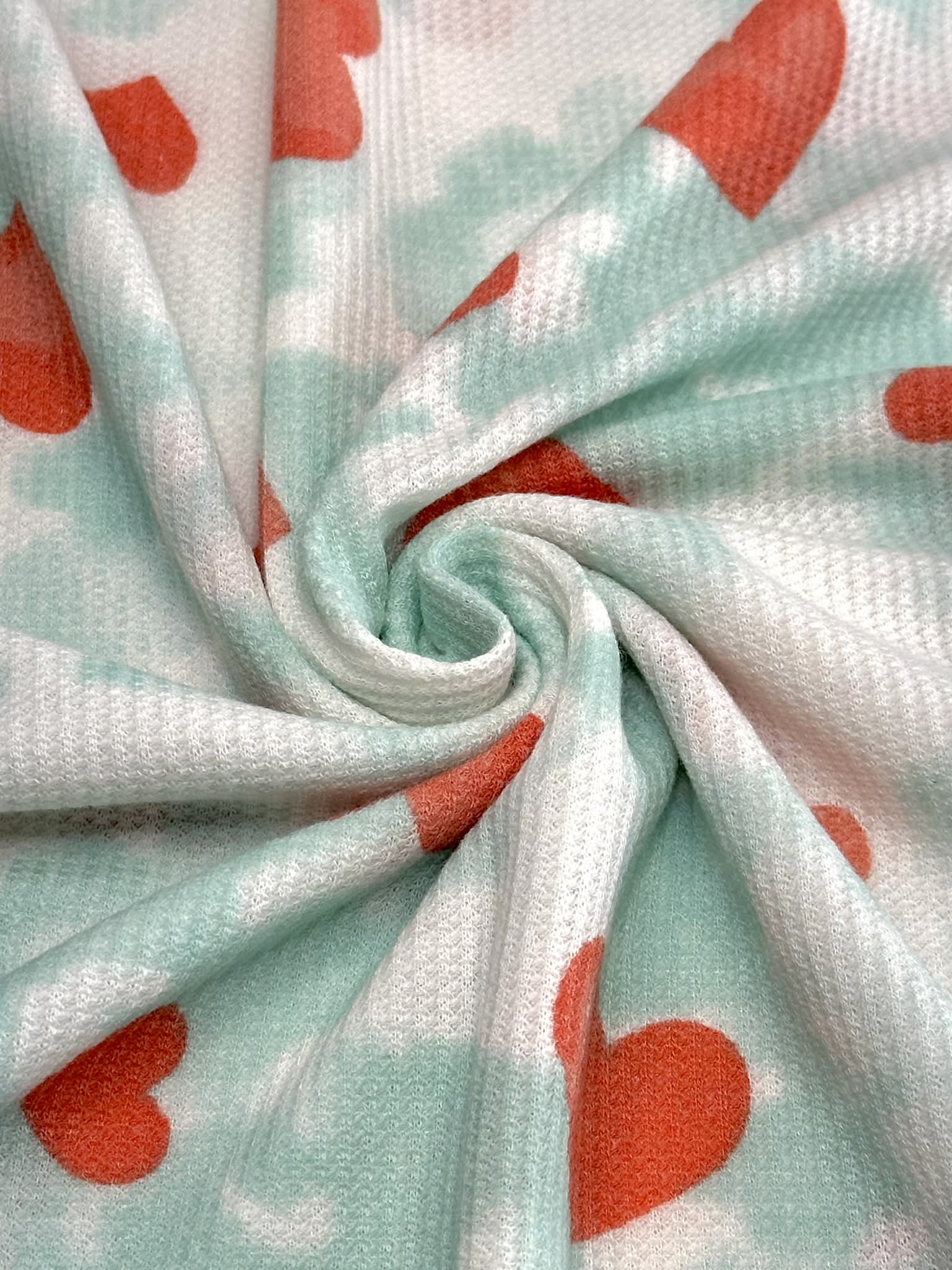 (THERMAL) RED HEARTS ON MINT AND OFF WHITE SPLASH (1)